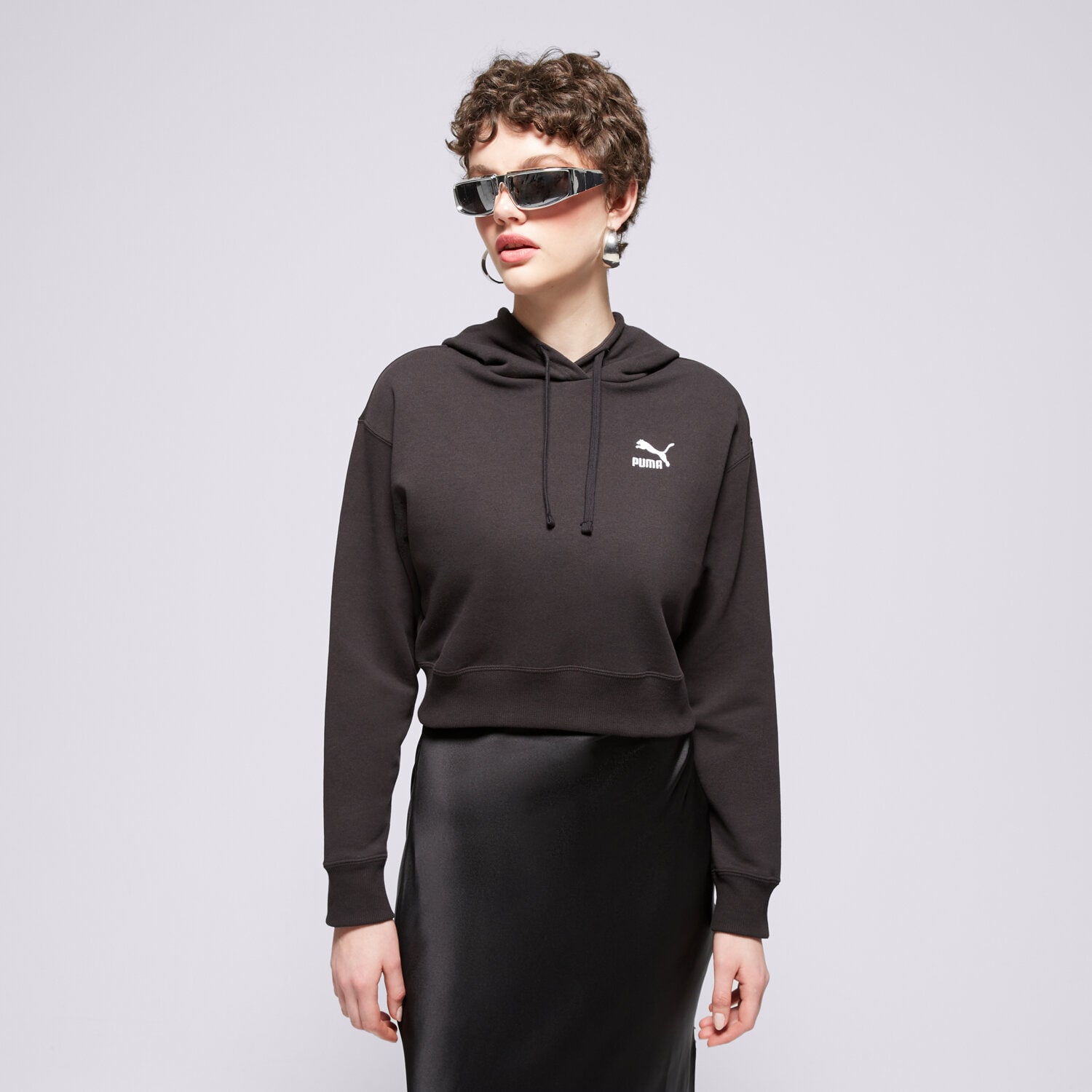 Femei bluză PUMA BLUZĂ CU GLUGĂ BETTER CLASSICS CROPPED 62422901 Negru