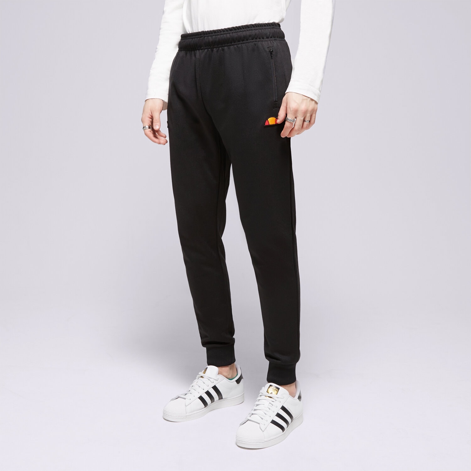 Bărbați pantaloni ELLESSE PANTALONI  BERTONI TRACK PANT BLK SHR04351011 Negru