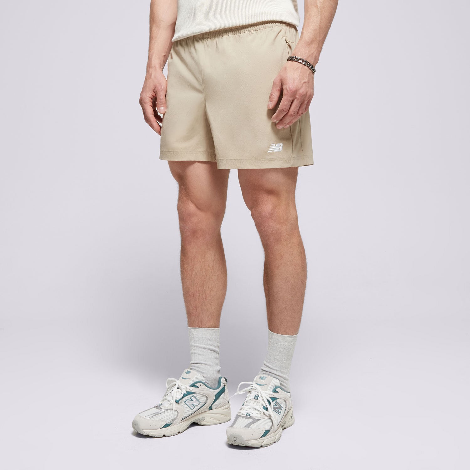 Femei pantaloni scurți NEW BALANCE PANTALONI SCURȚI   ATHLETICS STRETCH WOVEN SHORT MS41517SOT Bej