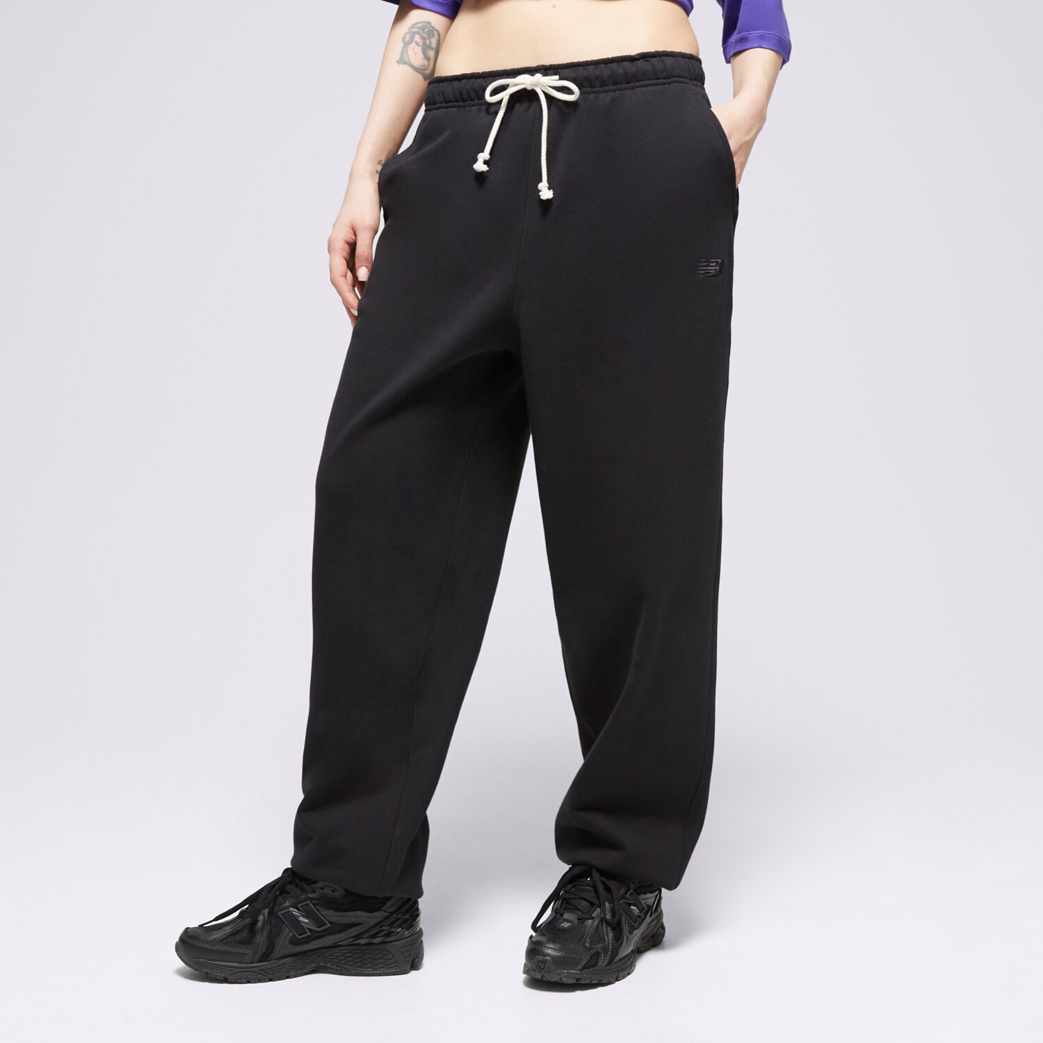 Femei pantaloni NEW BALANCE PANTALONI  ATHLETICS   FRENCH TERRY JOGGER WP41513BK Negru