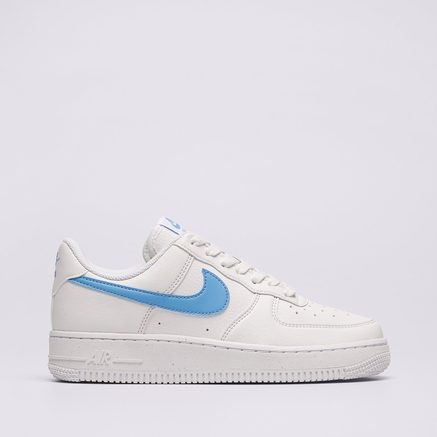 Femei pantofi sport NIKE AIR FORCE 1 '07 SE  DV3808-103 Alb