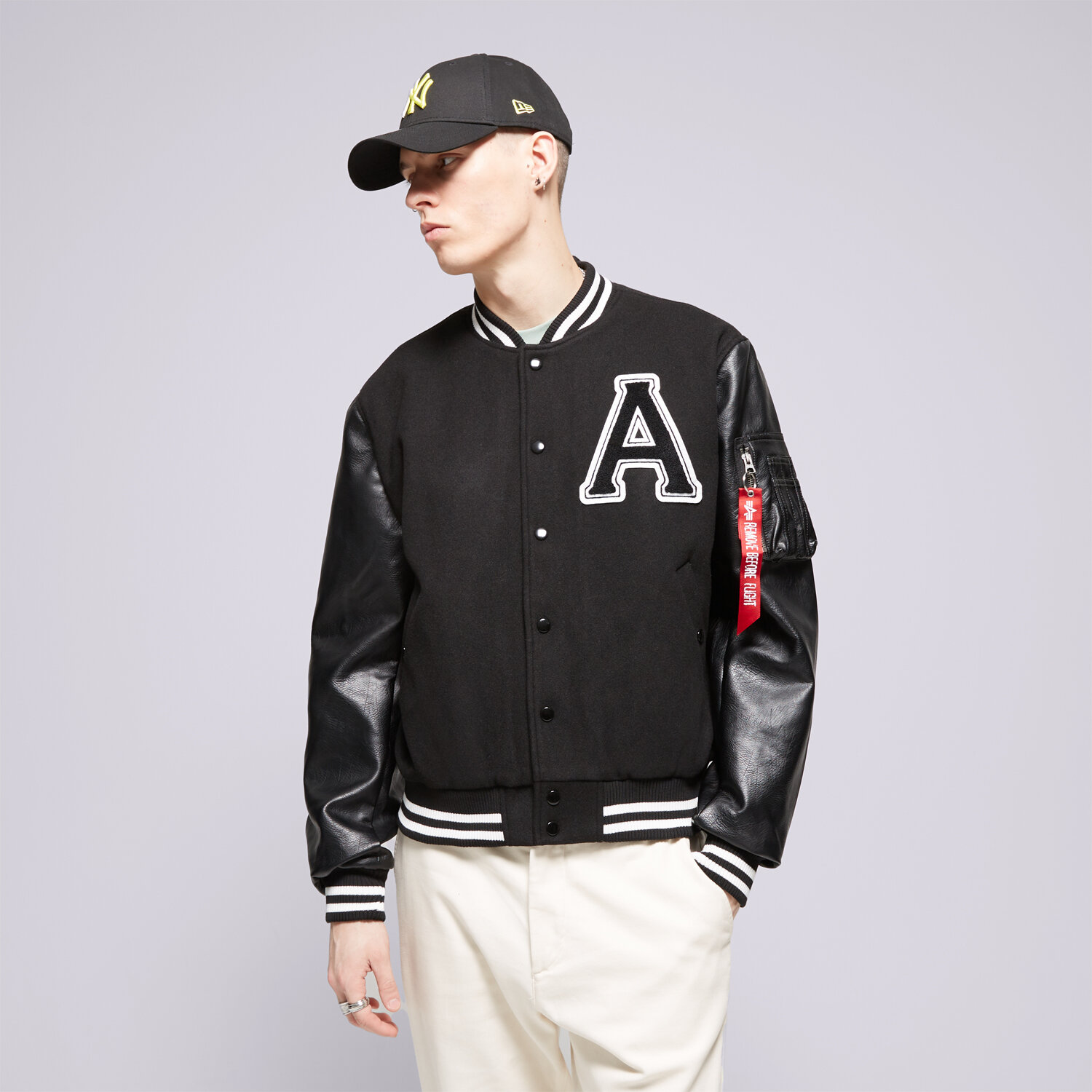 Bărbați jachetă ALPHA INDUSTRIES JACHETĂ PU COLLEGE JACKET 14611103 Negru