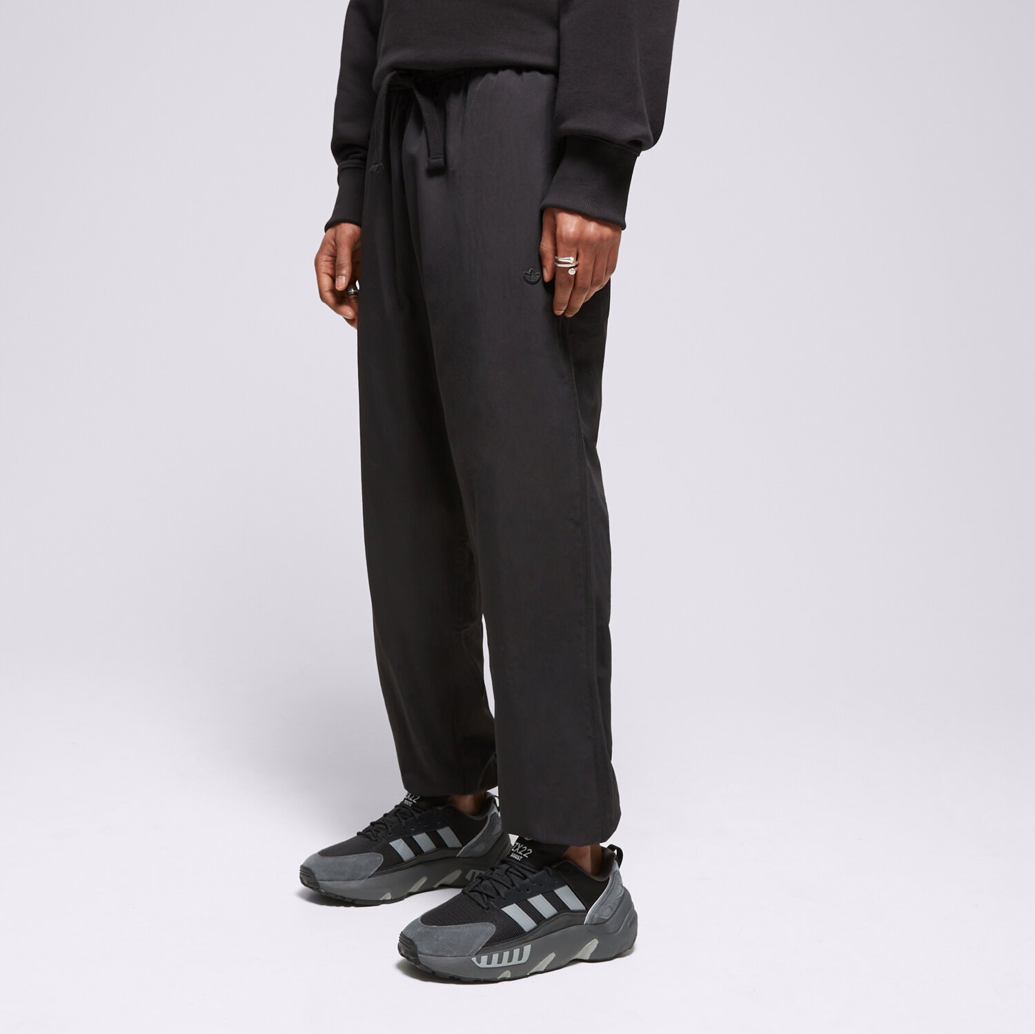 Bărbați pantaloni ADIDAS PANTALONI  P ESS PANTS WV IS1796 Negru