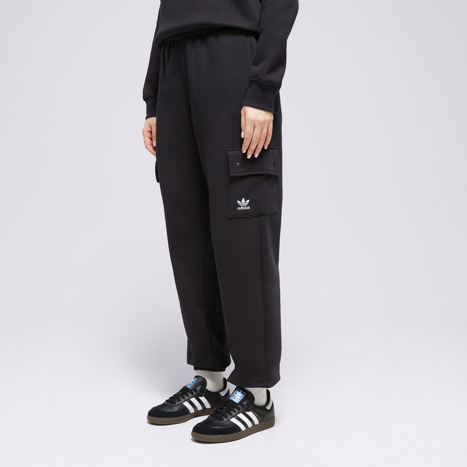 Femei pantaloni ADIDAS PANTALONI  CARGO JOGGER IT7576 Negru