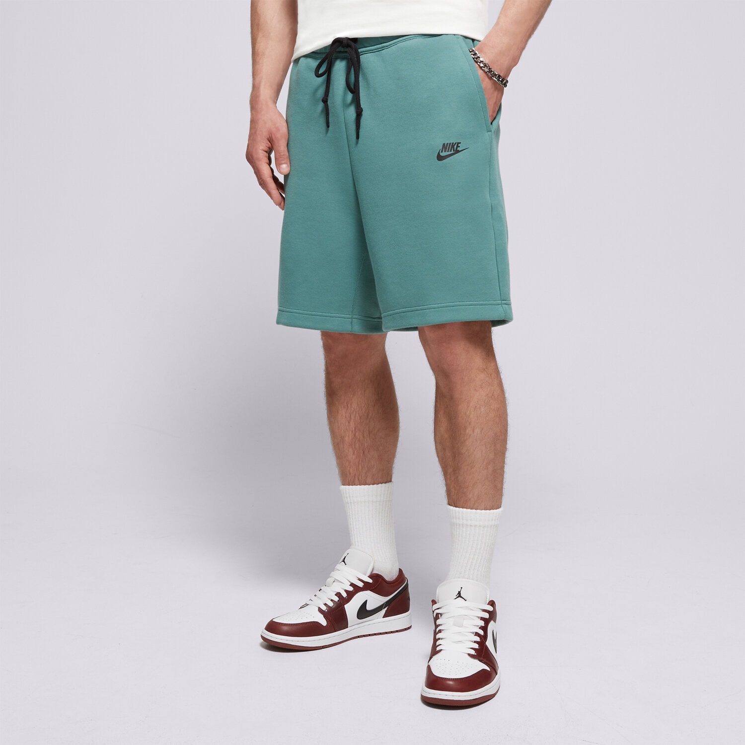 Femei pantaloni scurți NIKE PANTALONI SCURȚI TECH FLEECE FB8171-361 Verde