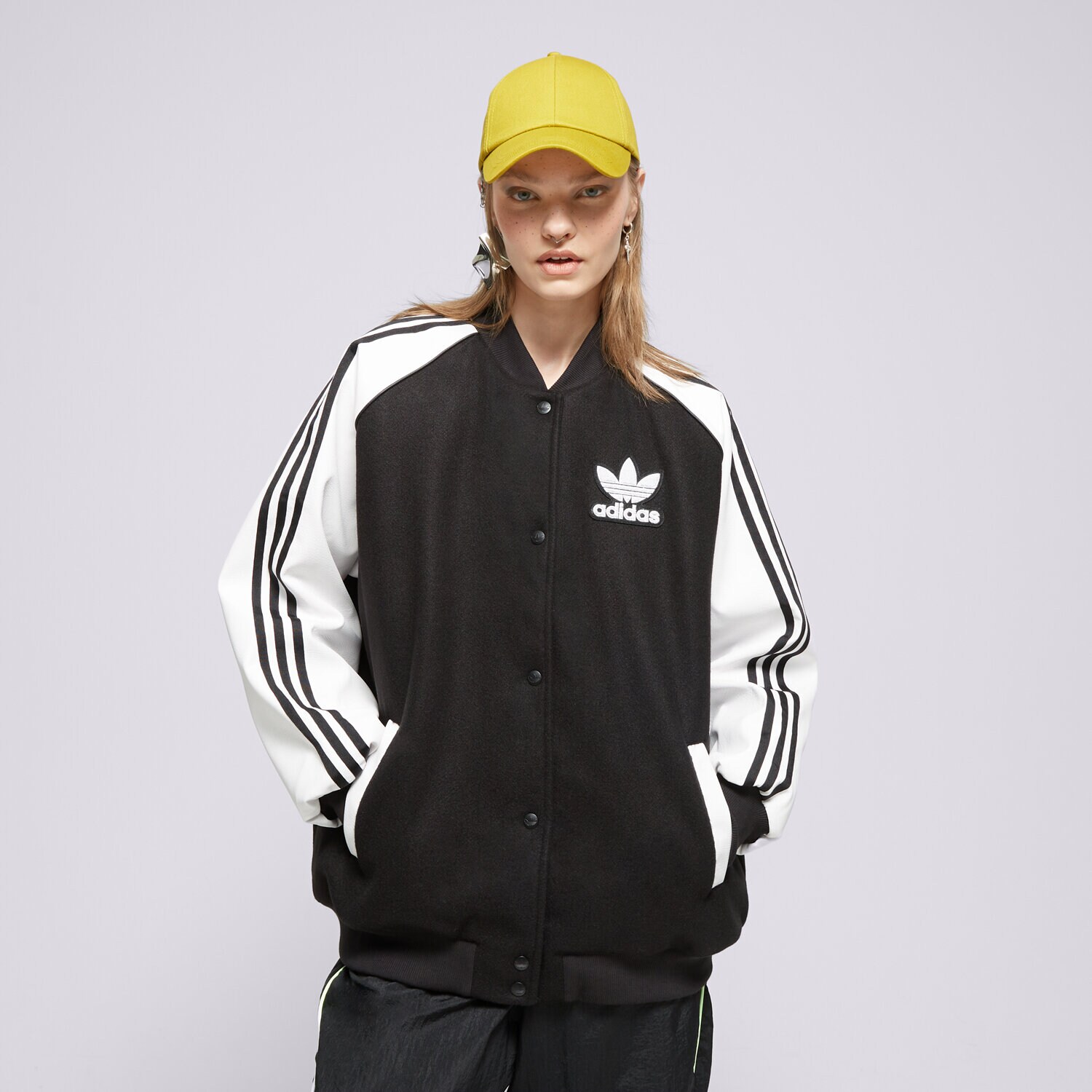 Femei jachetă ADIDAS JACHETĂ SST VRCT JKT IR5519 Alb