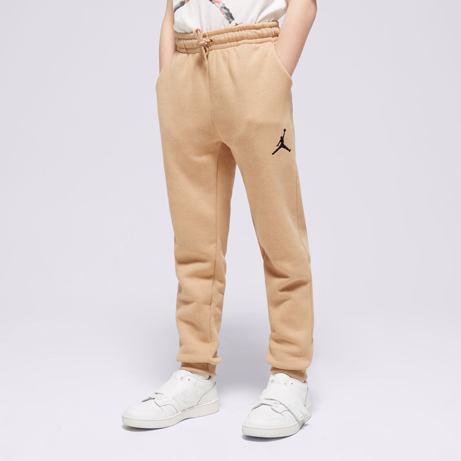 Pantaloni pentru copii JORDAN PANTALONI  MJ ESSENTIALS PANT BOY 95C549-X0L Maro