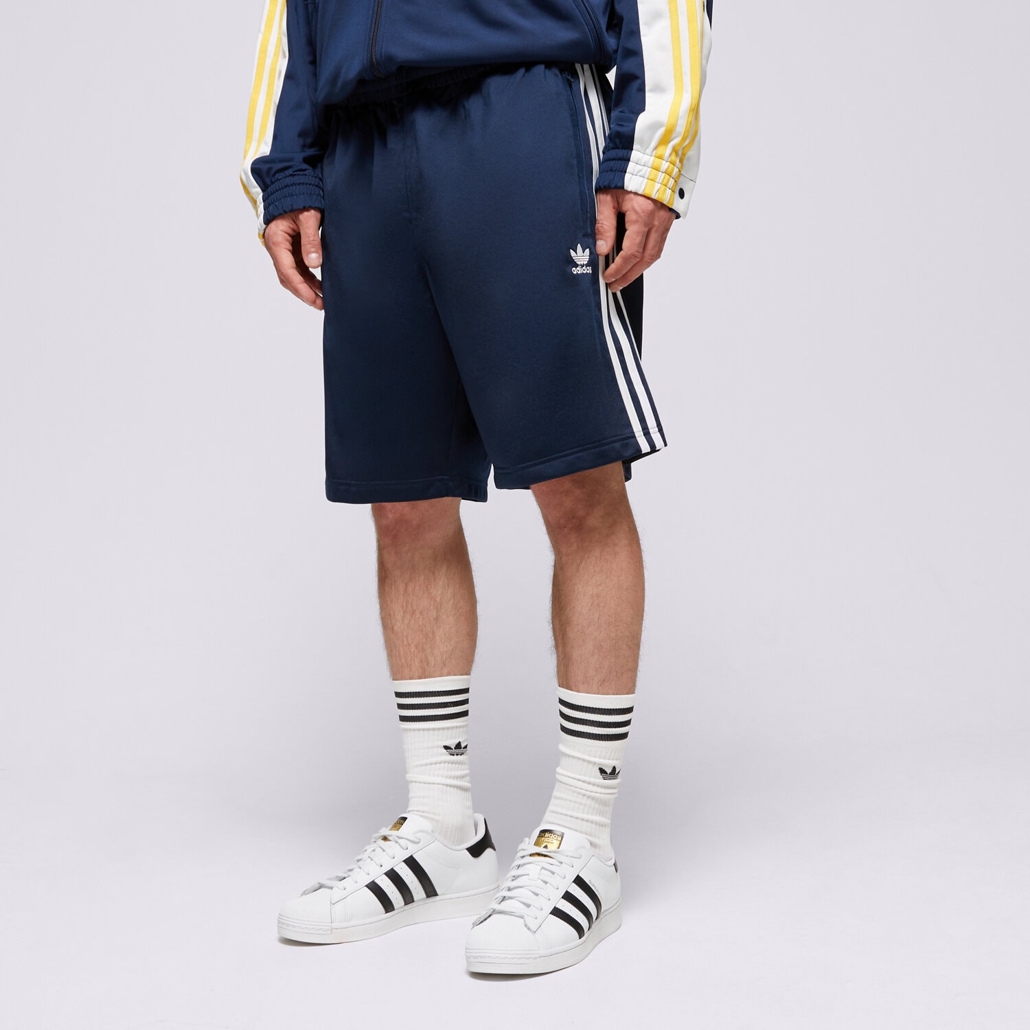 Femei pantaloni scurți ADIDAS PANTALONI SCURȚI FBIRD SHORT IM9422 Bleumarin