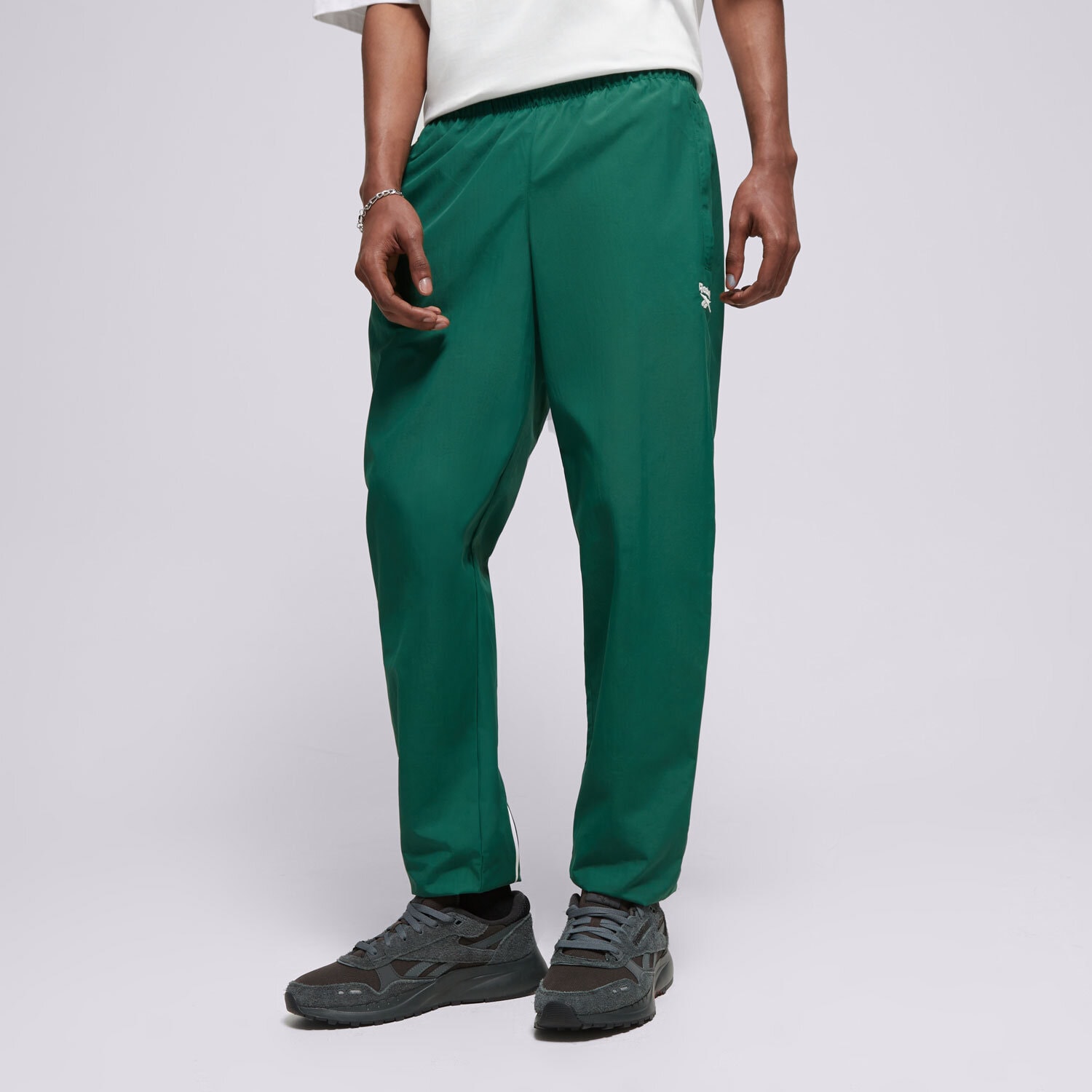 Bărbați pantaloni REEBOK PANTALONI  CL F FR TRACKPANT 100075947 Verde
