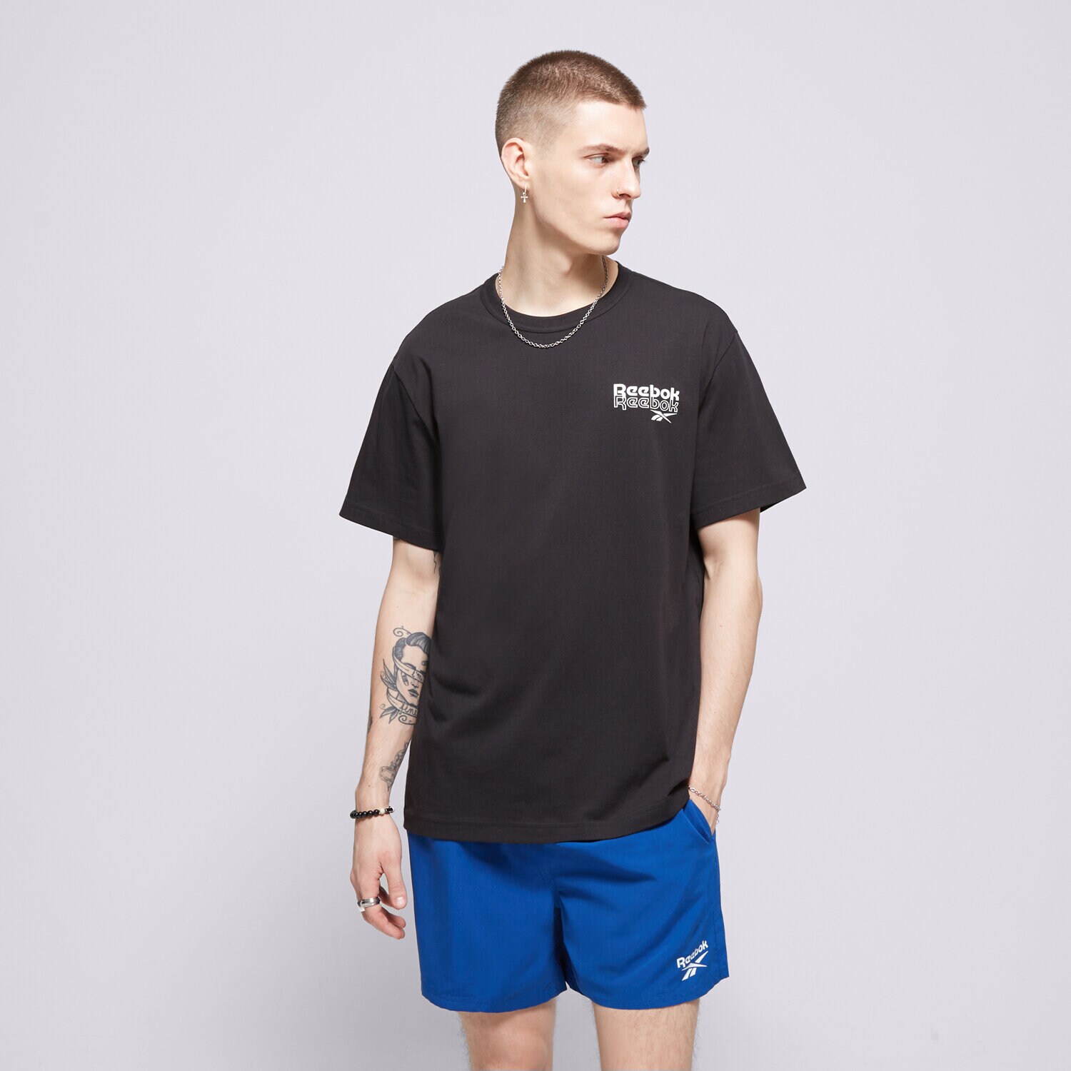 Bărbați tricou REEBOK TRICOU RI BUSTIERĂND PROUD GFX SS TEE 100076383 Negru
