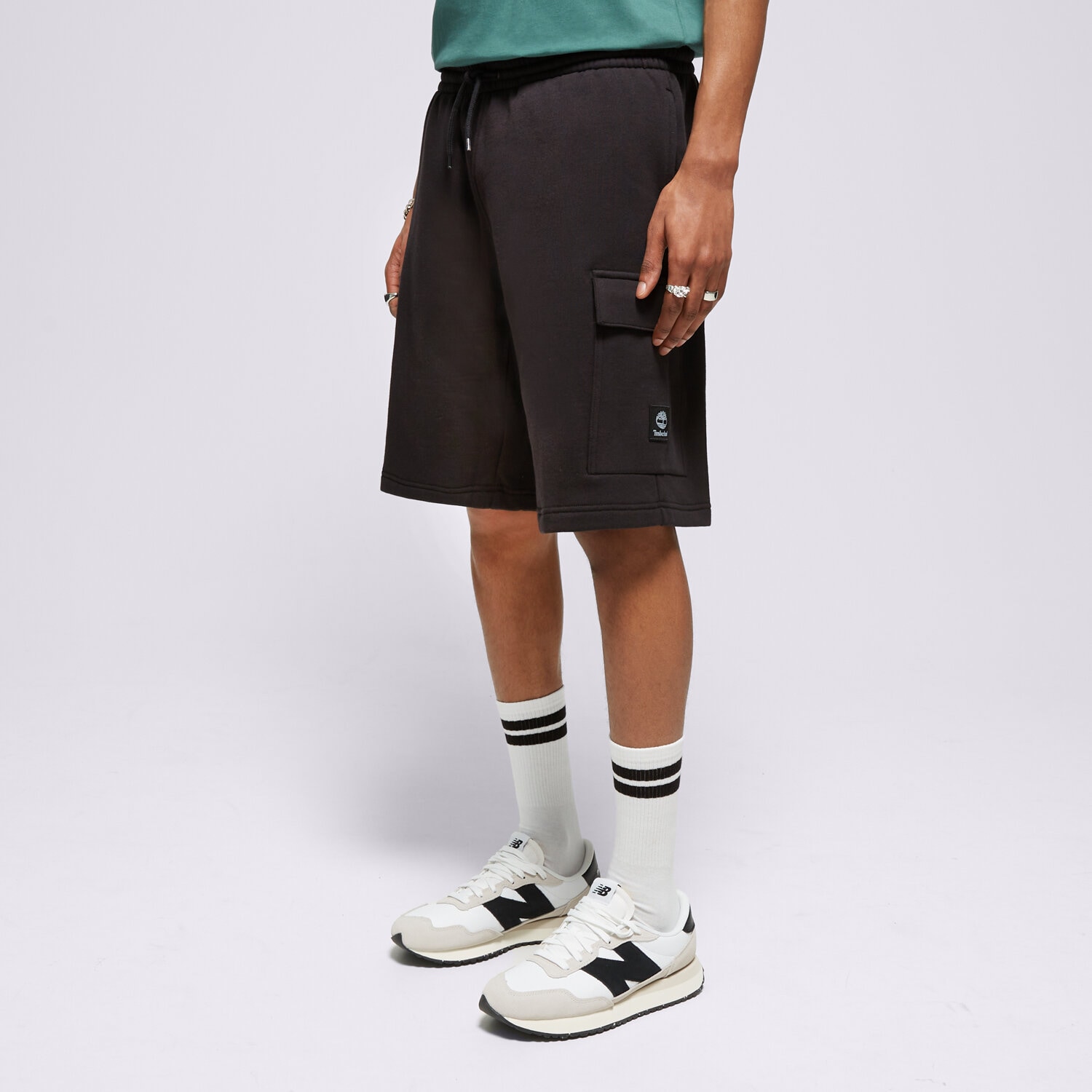 Femei pantaloni scurți TIMBERLAND PANTALONI SCURȚI NEW WOVEN BADGE CARGO TB0A5RBT0011 Negru