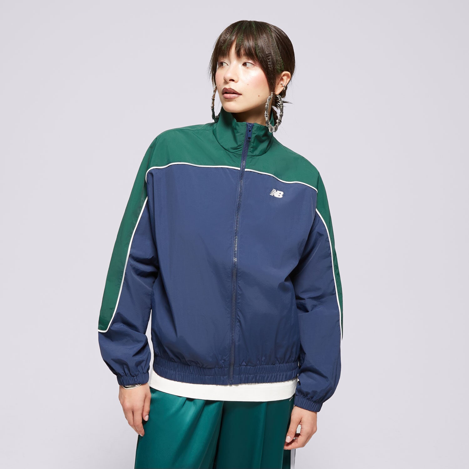 Femei jachetă NEW BALANCE JACHETĂ SPORTSWEAR'S WOVEN WJ41506NNY Bleumarin