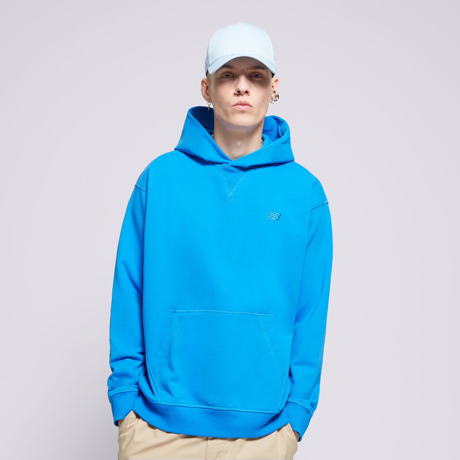 Bărbați bluză NEW BALANCE BLUZĂ CU GLUGĂ ATHLETICS MT41534BUL Albastru