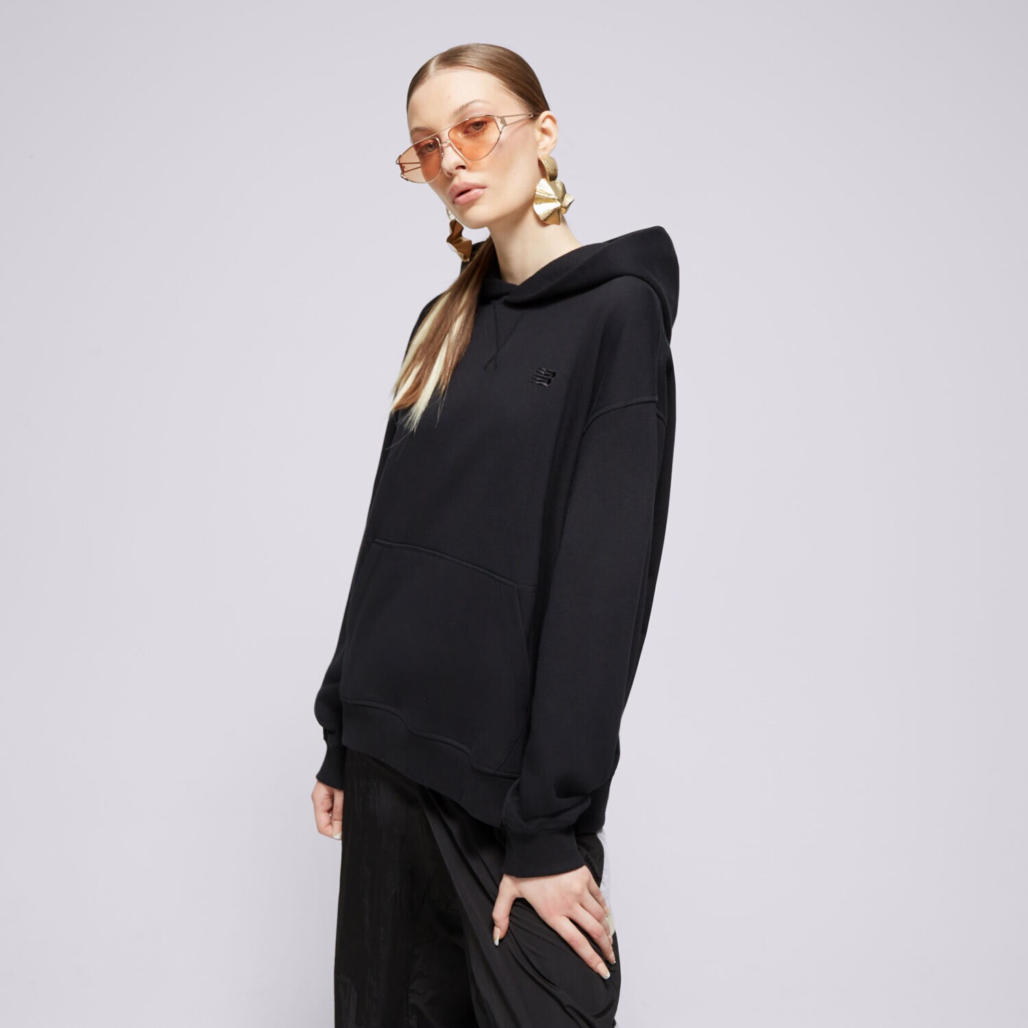 Femei bluză NEW BALANCE BLUZĂ CU GLUGĂ ATHLETICS FT WT41537BK Negru