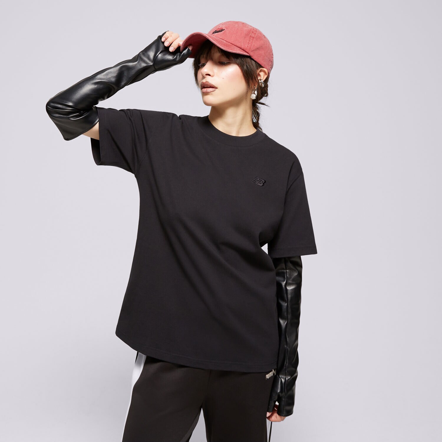 Femei tricou NEW BALANCE TRICOU ATHLETICS JERSEY WT41501BK Negru