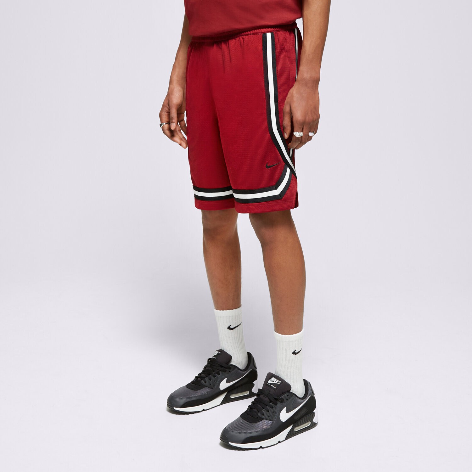 Femei pantaloni scurți NIKE PANTALONI SCURȚI M NK DF DNA CRSOVR 8IN SSNL FN2883-677 Bordo