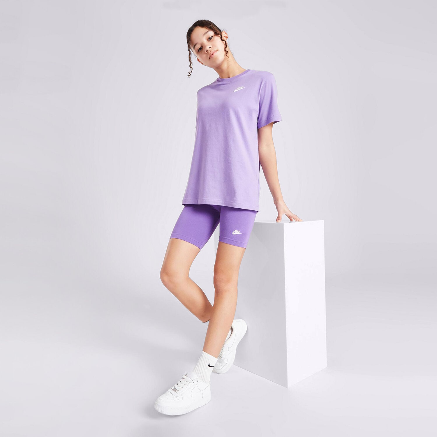 Pantaloni scurți și rochii pentru copii NIKE PANTALONI SCURȚI (G)NSW 7IN   BIKE SHORT ACT GRAPE SHOR DX5066-542 Violet