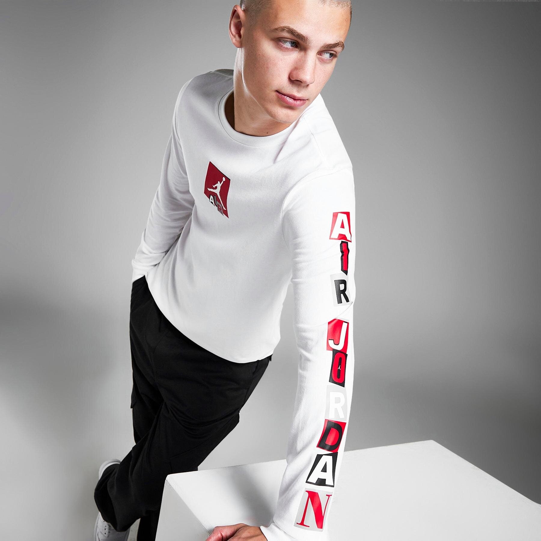 Bărbați tricou JORDAN TRICOU M J BUSTIERĂND LS GFX CREW FD7017-100 Alb