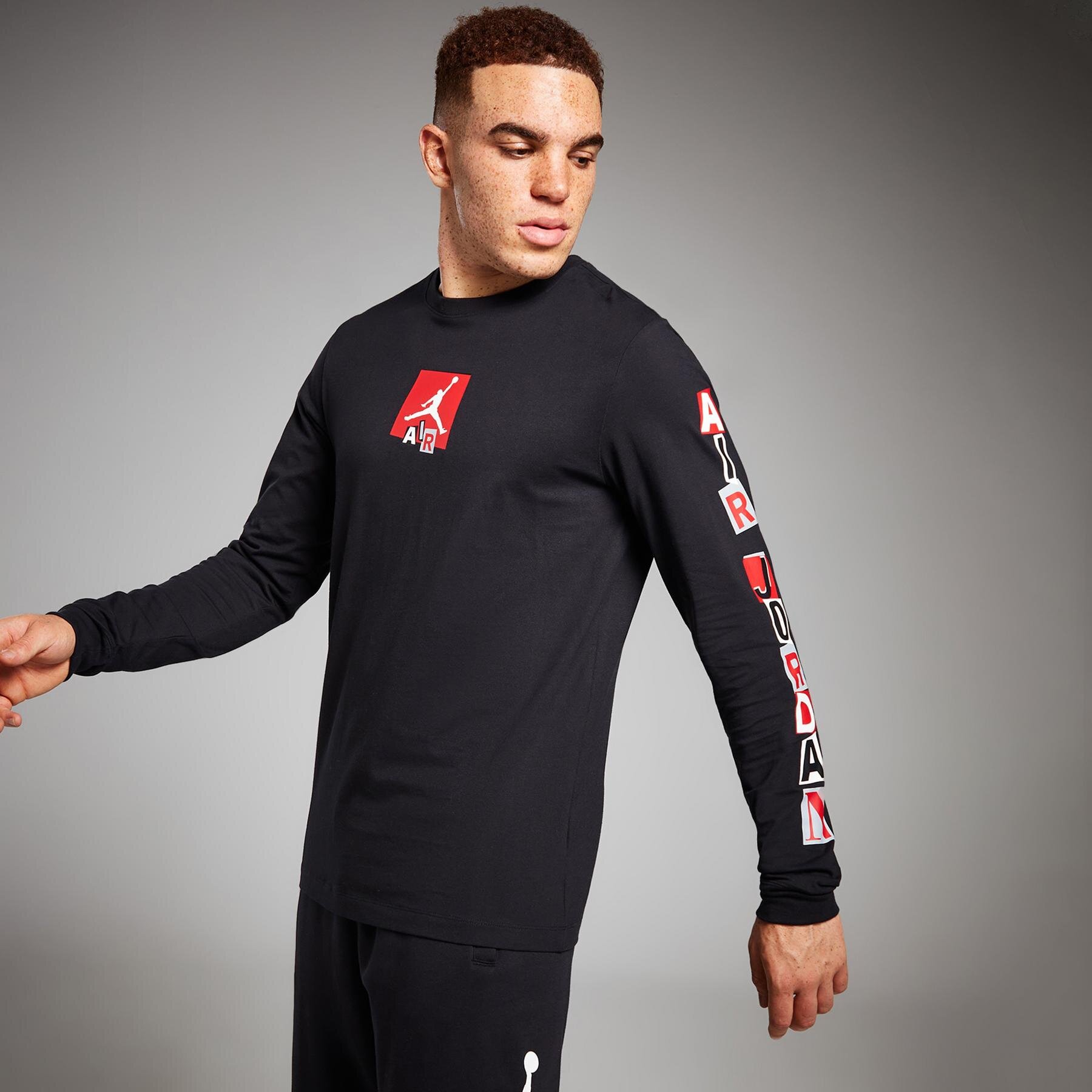 Bărbați tricou JORDAN TRICOU M J BUSTIERĂND LS GFX CREW FD7017-010 Negru