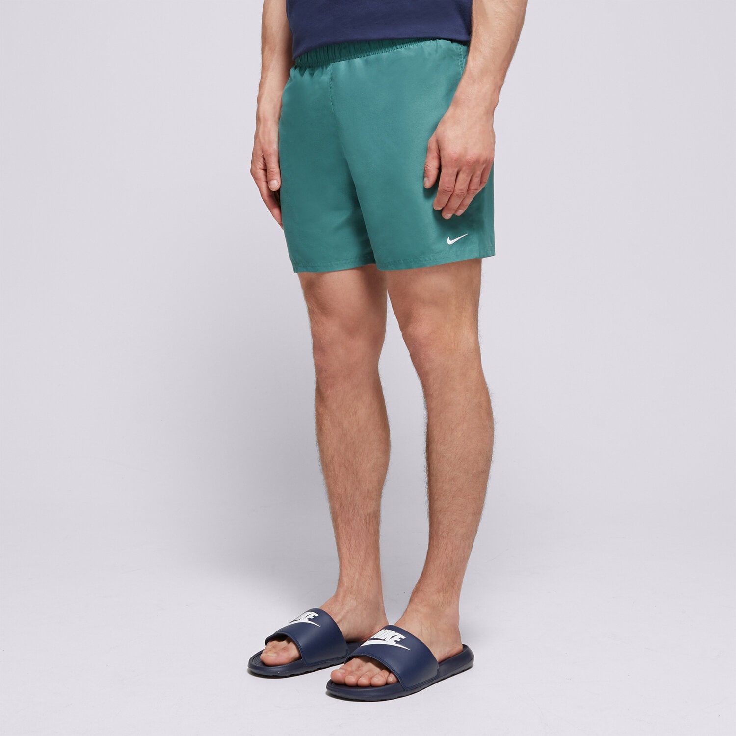 Femei pantaloni scurți NIKE SWIM PANTALONI SCURȚI NIKE ESSENTIAL 5" SHORTS NESSA560-302 Verde