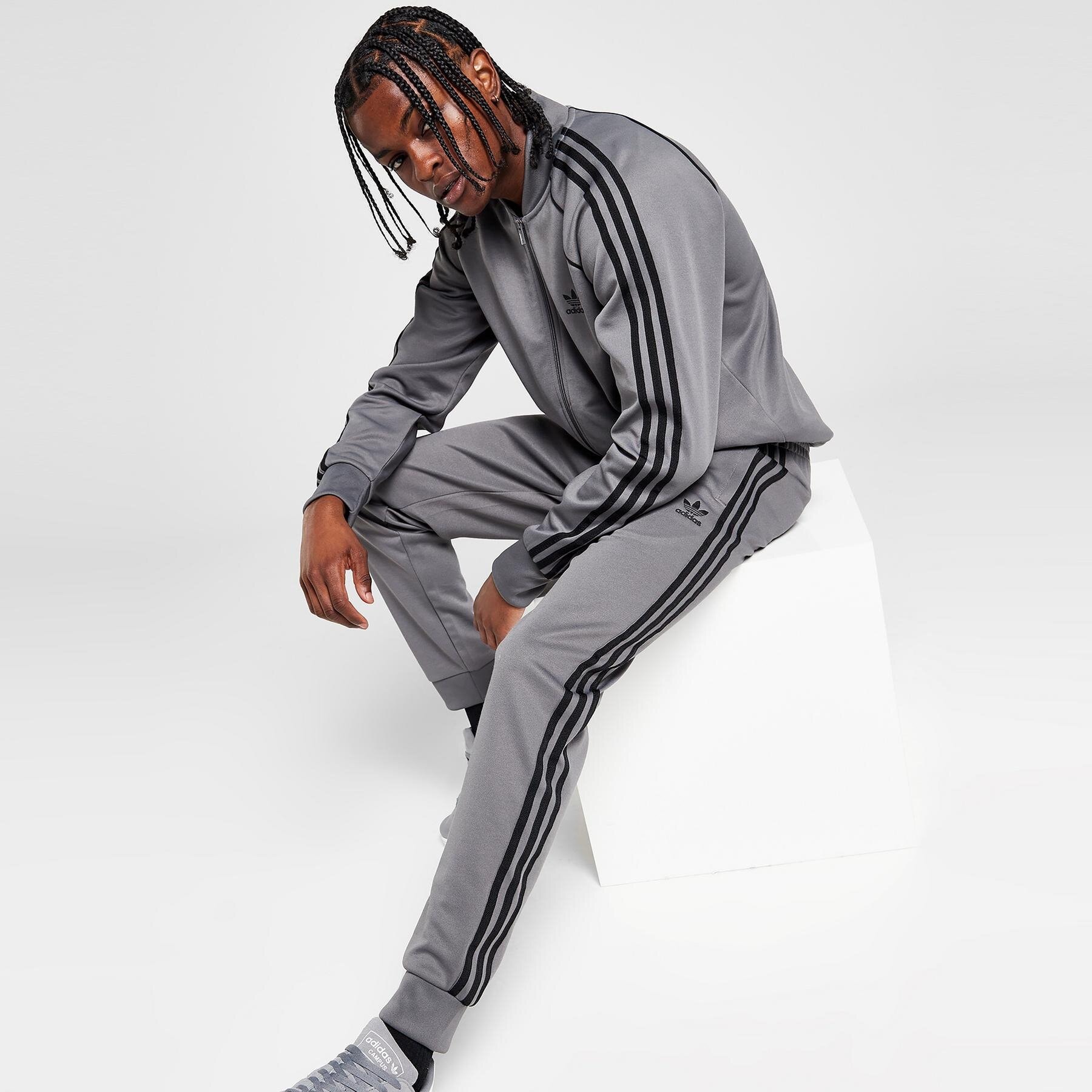 Bărbați pantaloni ADIDAS PANTALONI  SSTAR TP GRY4/BLK IT7136 Gri