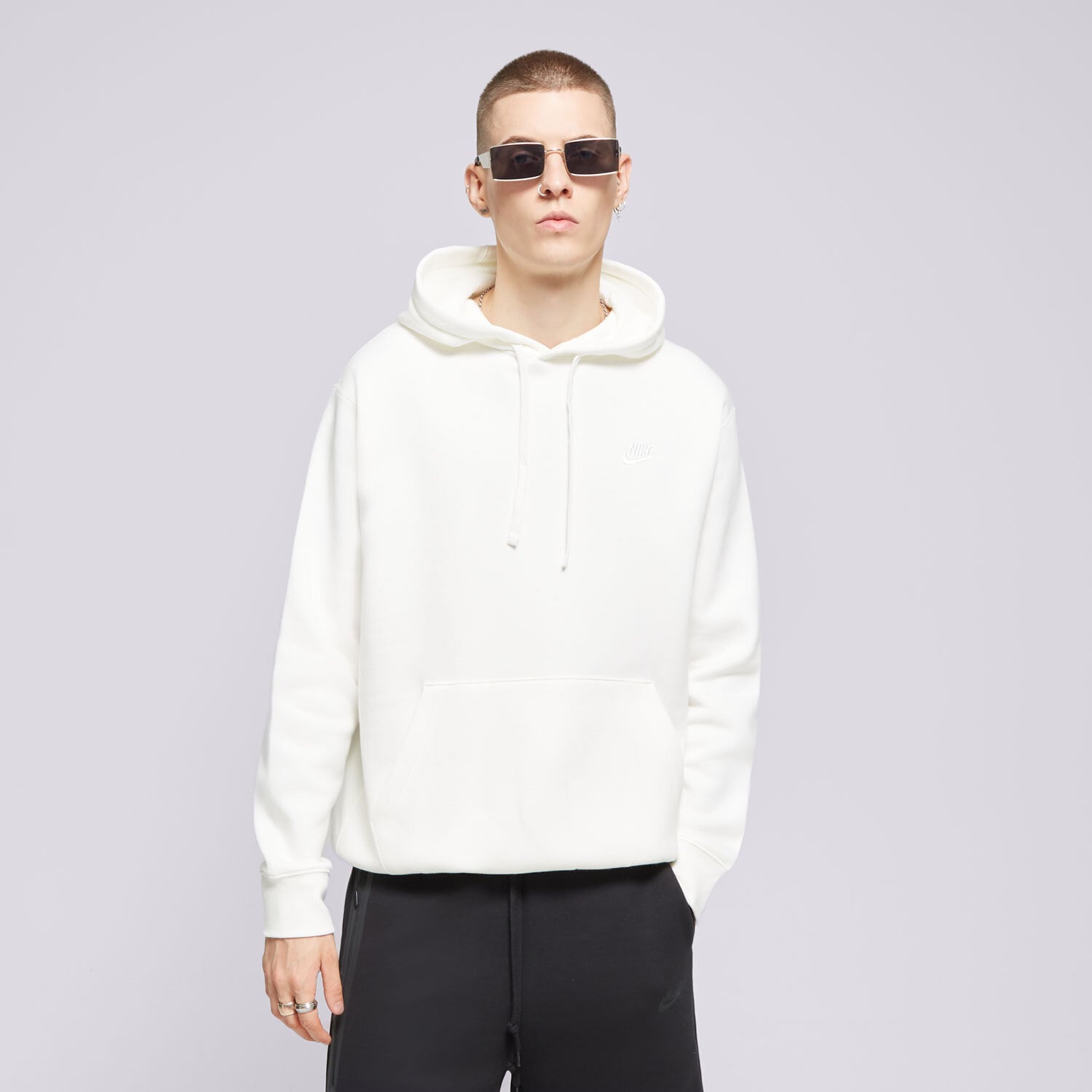 Bărbați bluză NIKE BLUZĂ CU GLUGĂ SPORTSWEAR CLUB FLEECE BV2654-134 Bej