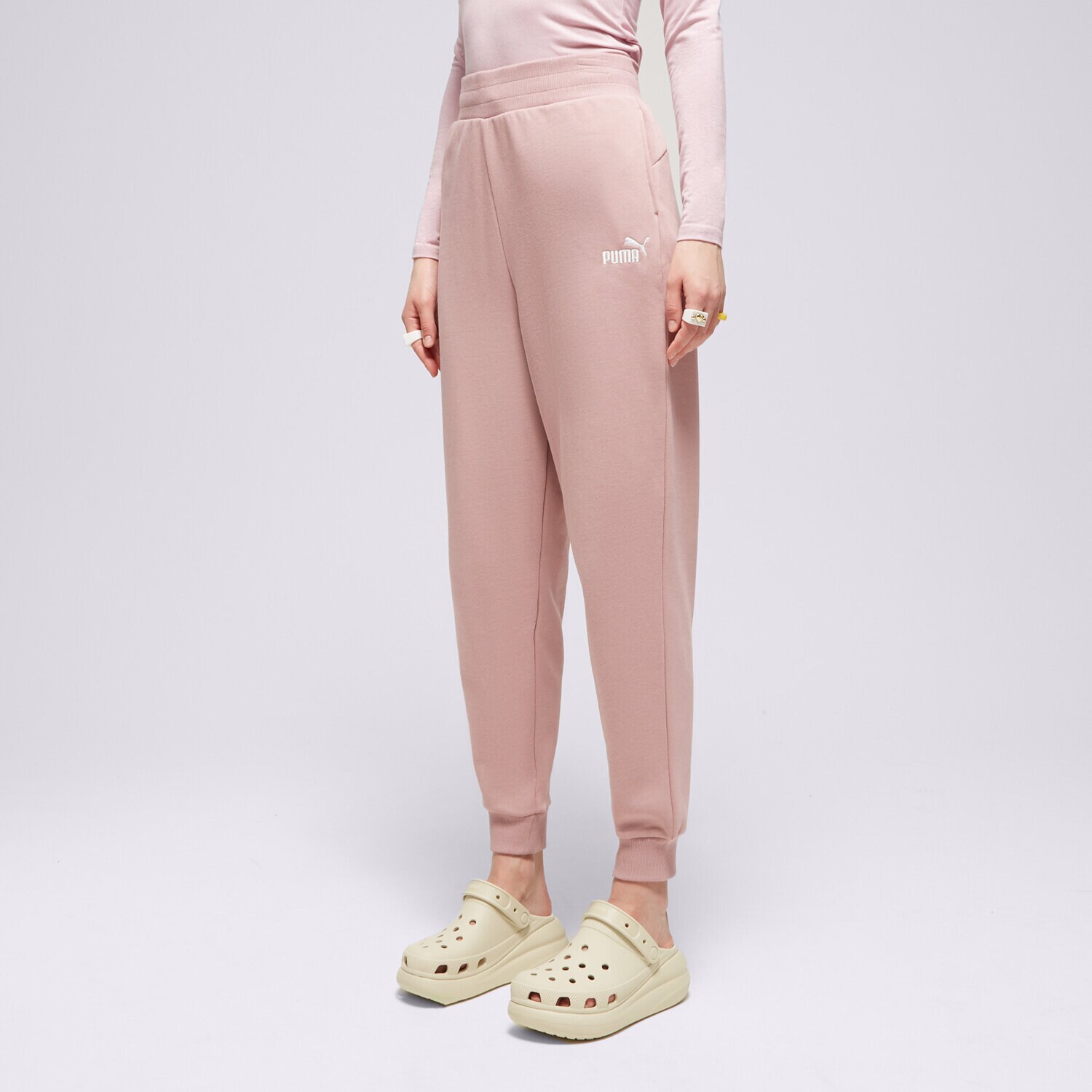 Femei pantaloni PUMA PANTALONI  ESS+ EMBROIDERY HIGH-WAIST PANTS 67000738 Roz