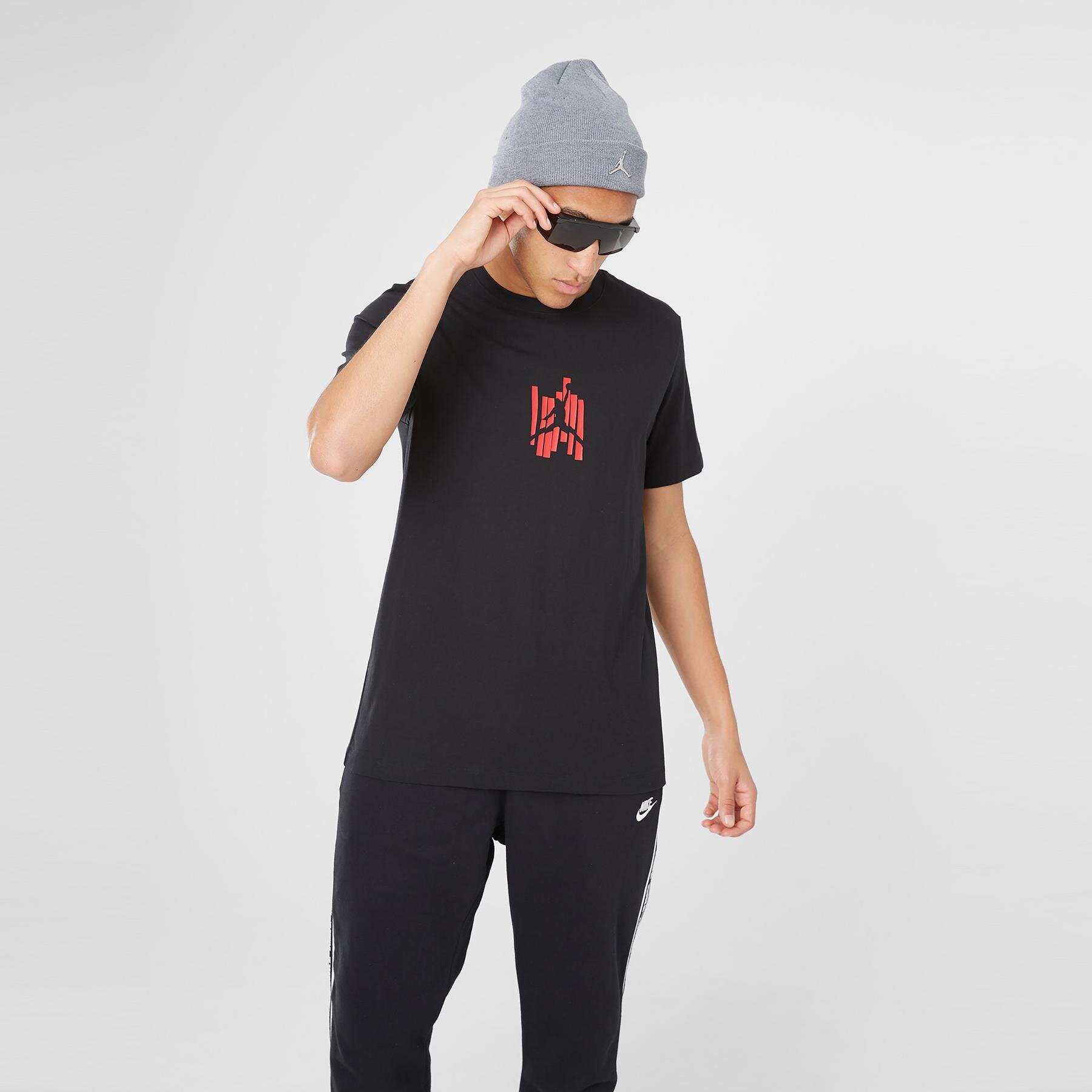 Bărbați tricou JORDAN TRICOU M J BUSTIERĂND GFX SS CREW FD7025-010 Negru