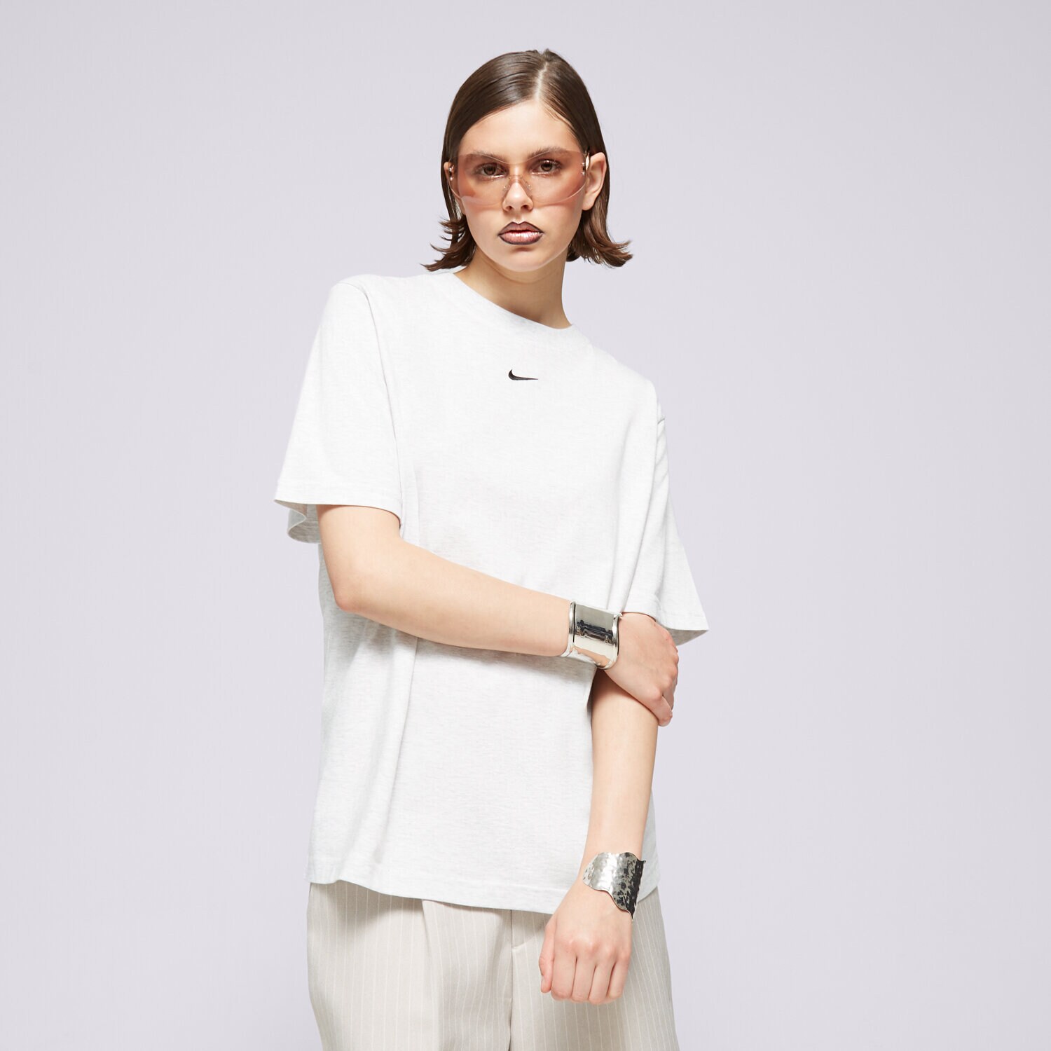 Femei tricou NIKE TRICOU W NSW TEE ESSNTL LBR FD4149-051 Gri