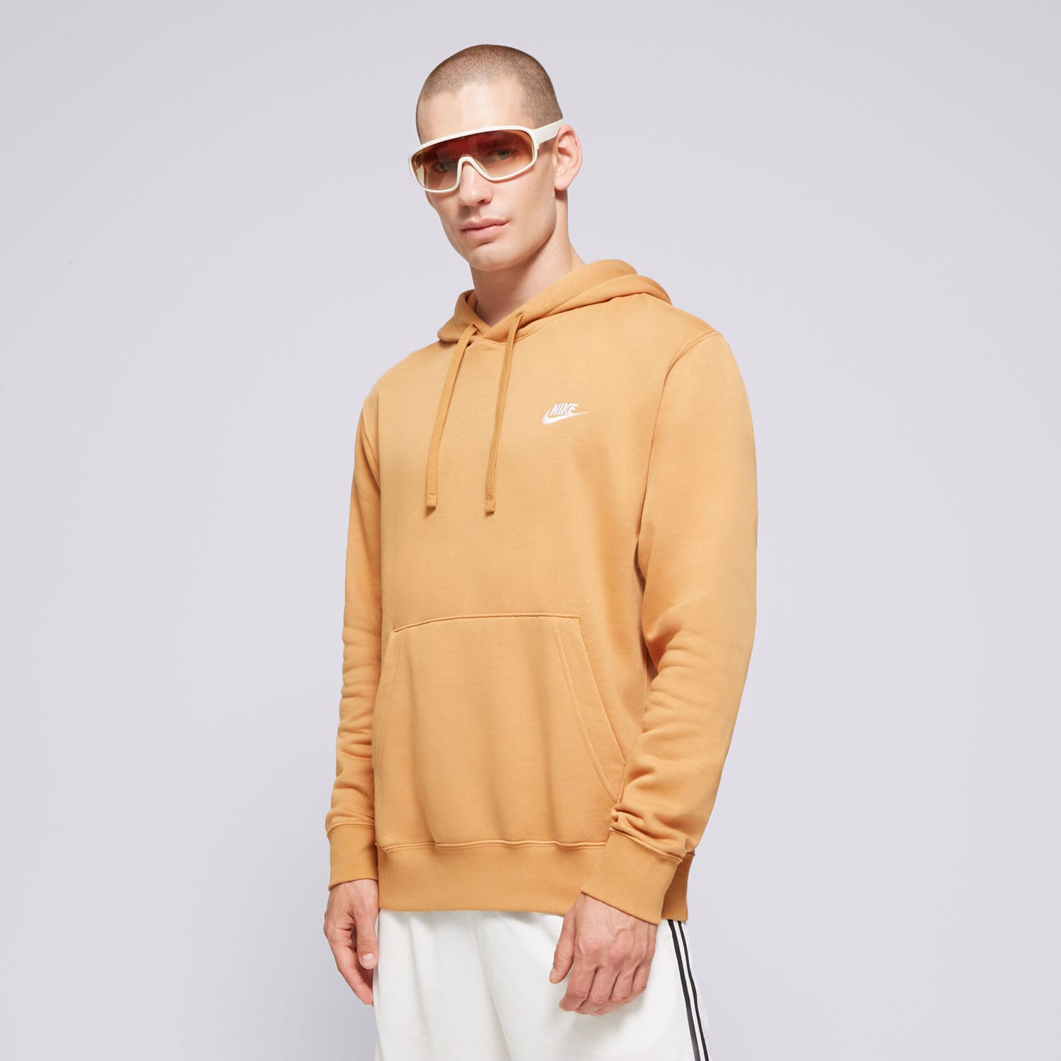 Bărbați bluză NIKE BLUZĂ CU GLUGĂ SPORTSWEAR CLUB FLEECE BV2654-224 Maro