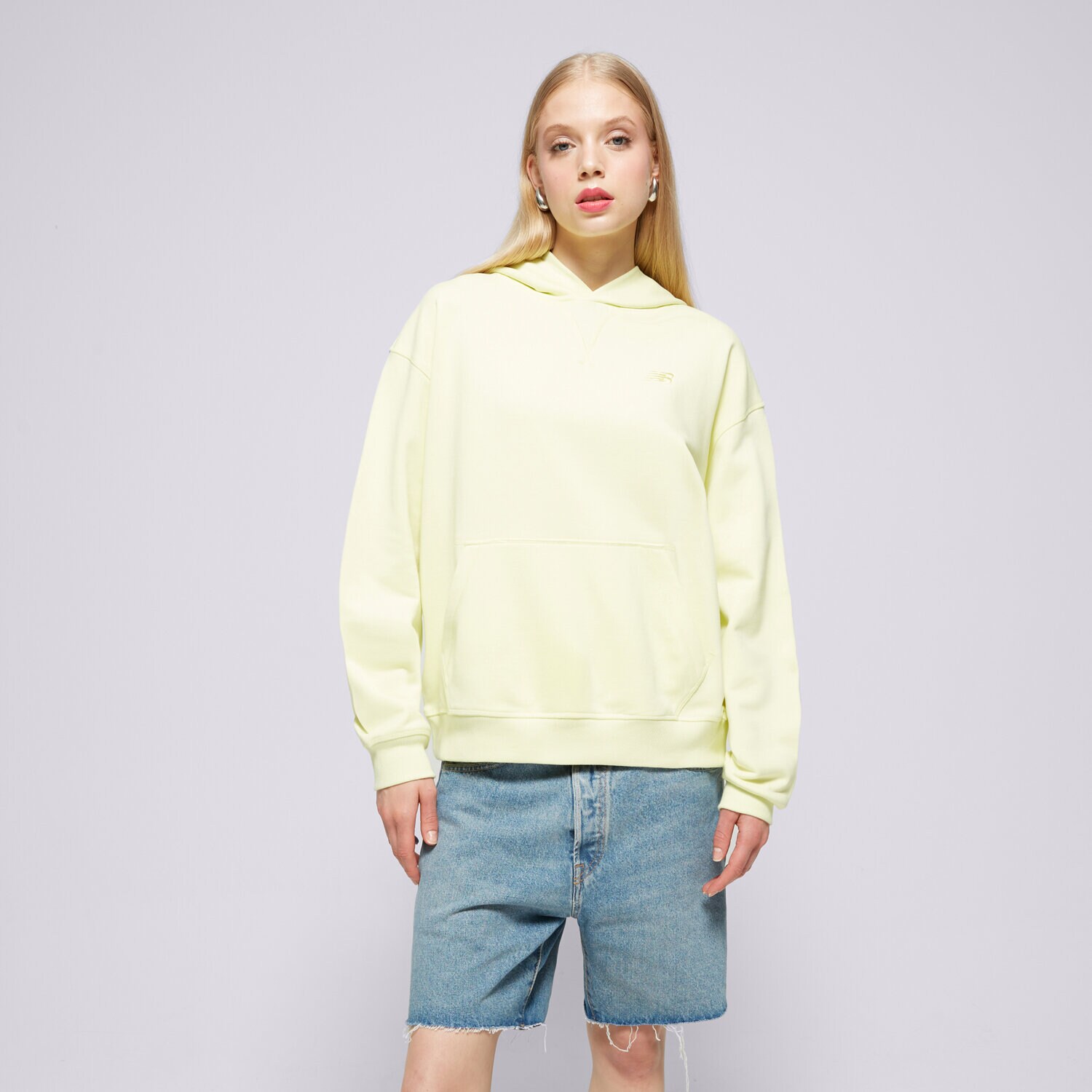 Femei bluză NEW BALANCE BLUZĂ CU GLUGĂ NB ATHLETICS FT WT41537LLT Galben