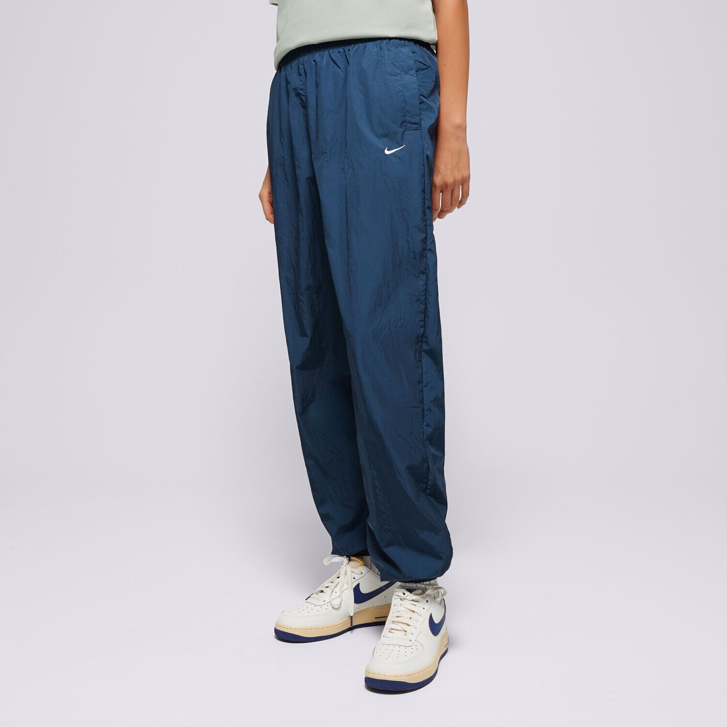Femei pantaloni NIKE PANTALONI  W NSW ESSTL WVN MR OS JGGR FV7668-478 Bleumarin