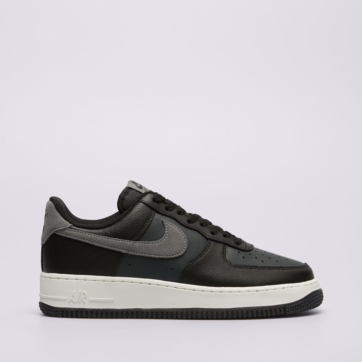 Barbați pantofi sport NIKE AIR FORCE 1 '07 LV8 FJ4170-004 Negru