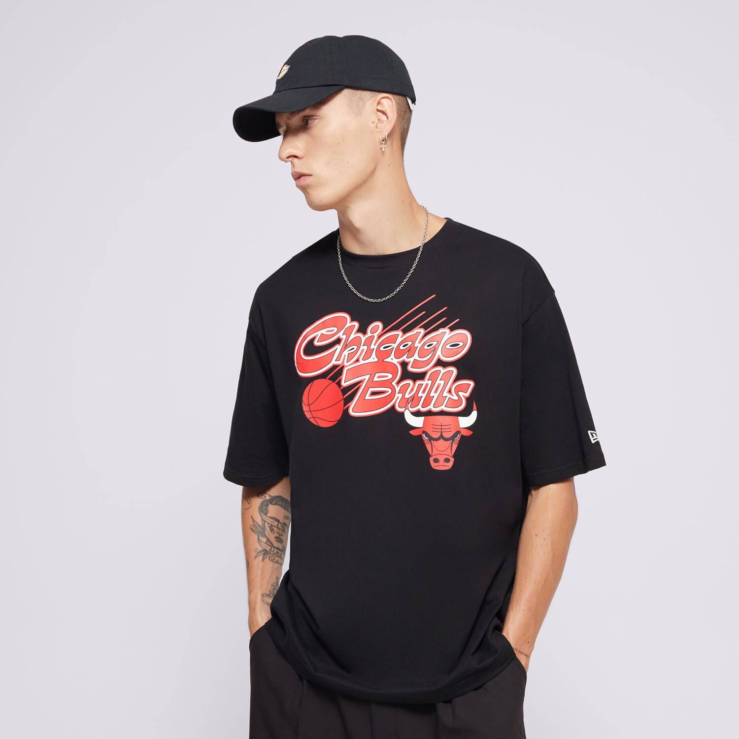 Bărbați tricou NEW ERA TRICOU NBA SCRIPT OS BULLS CHICAGO BULLS BLKFDR 60564786 Negru