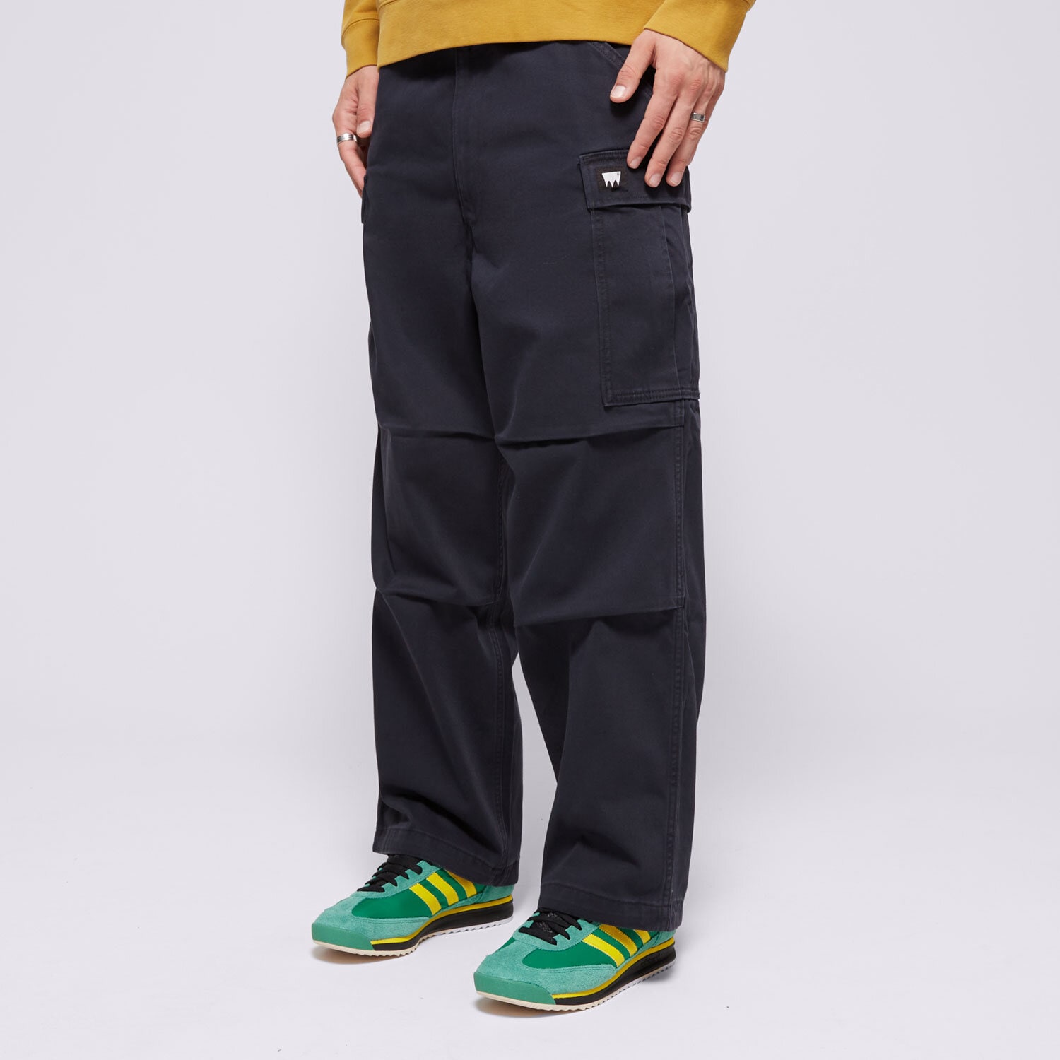 Bărbați pantaloni LEVI'S PANTALONI  SKATE LOOSE CARGO BLACKS A9132-0002 Negru