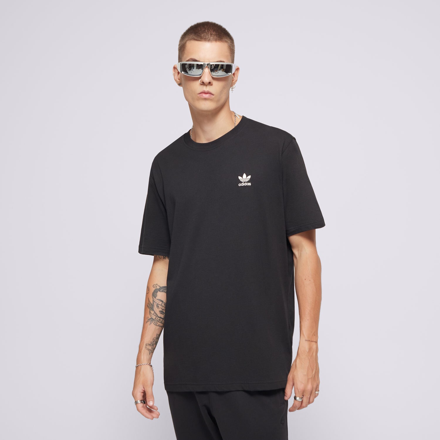 Bărbați tricou ADIDAS TRICOU ESS TEE IW5787 Negru