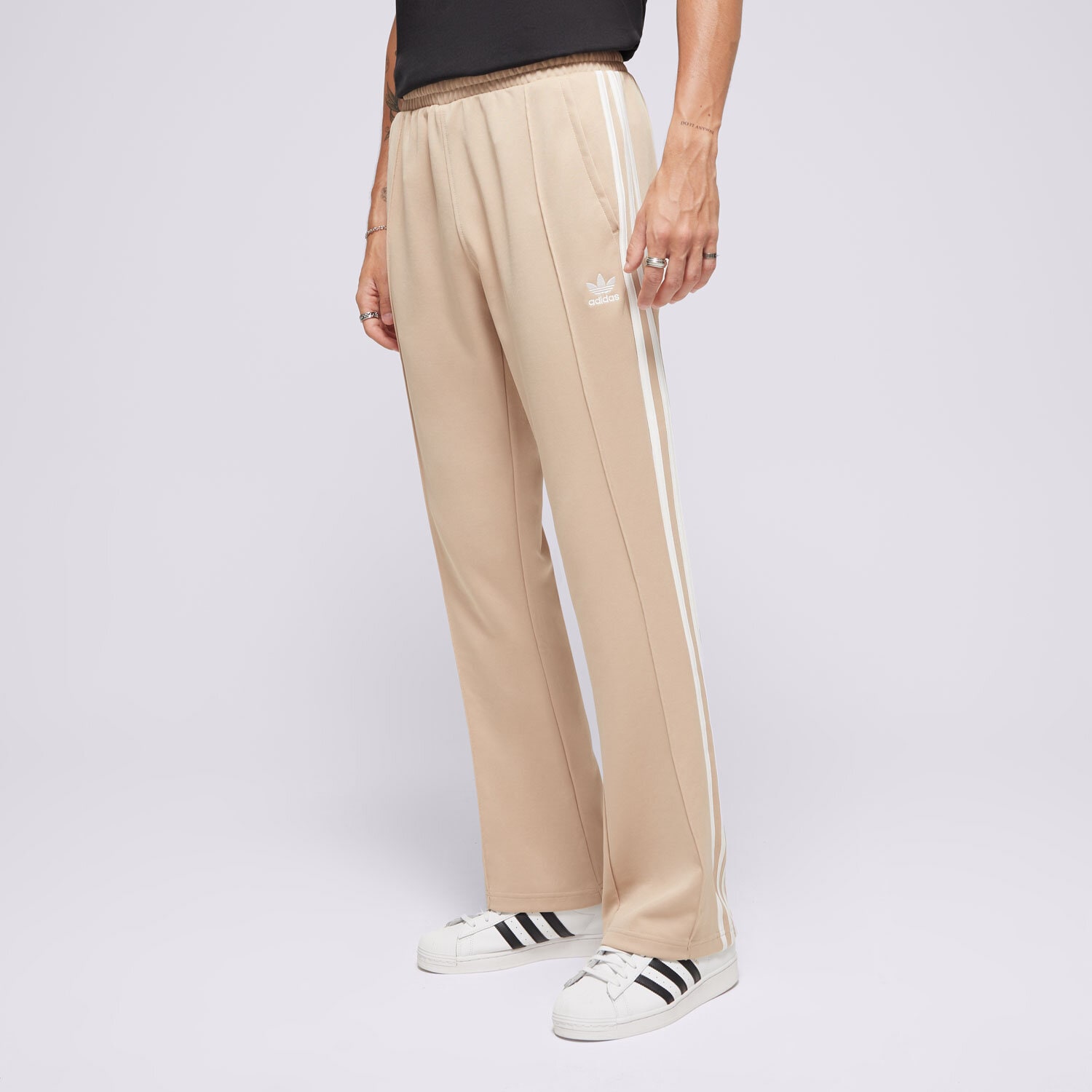 Bărbați pantaloni ADIDAS PANTALONI  70S TP IX5221 Bej