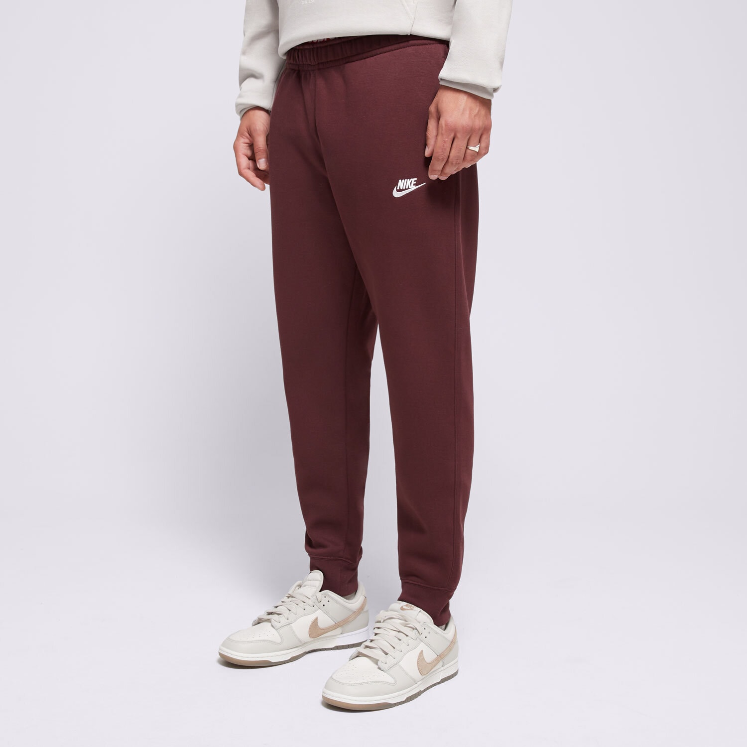 Bărbați pantaloni NIKE PANTALONI  SPORTSWEAR CLUB FLEECE BV2671-652 Maro