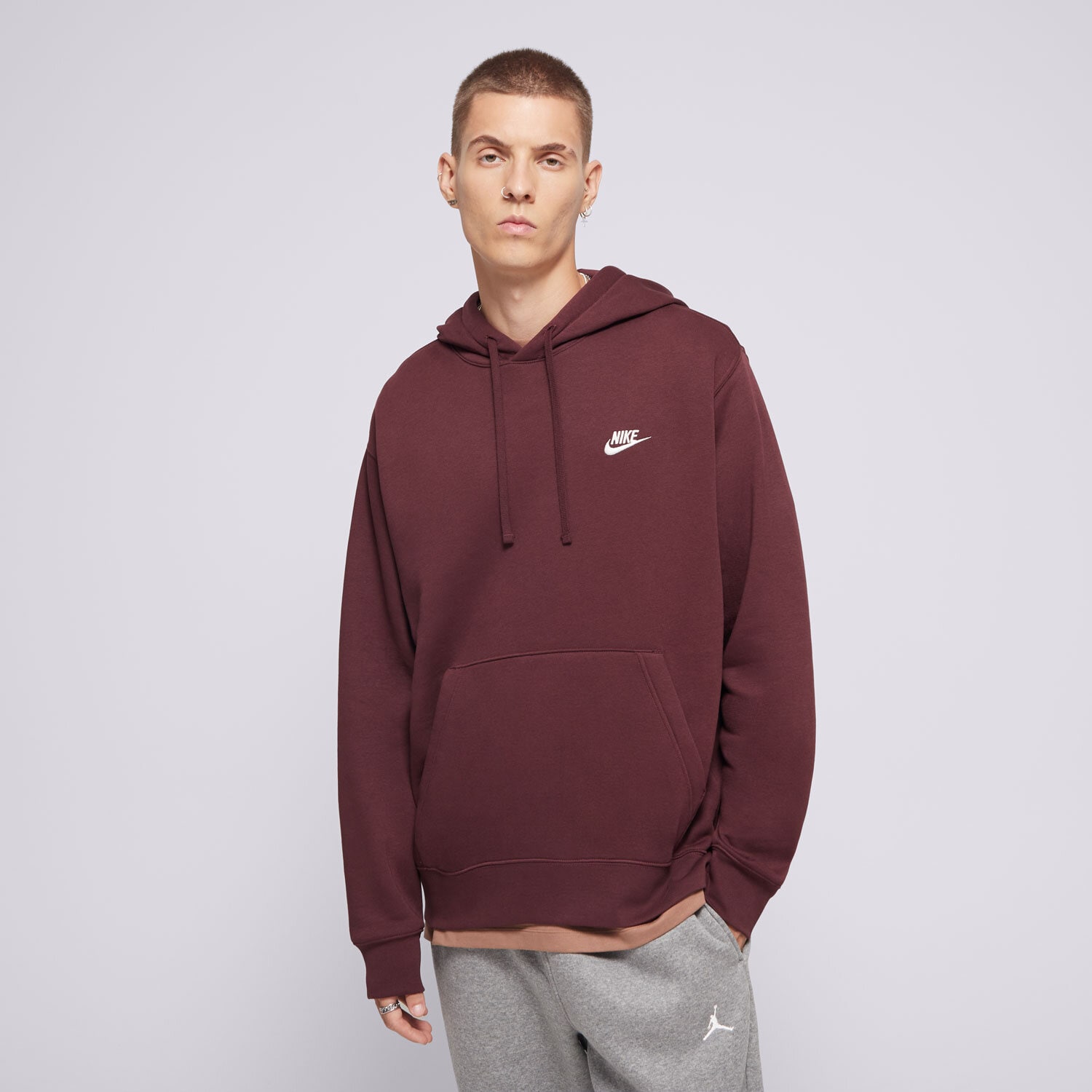 Bărbați bluză NIKE BLUZĂ CU GLUGĂ SPORTSWEAR CLUB FLEECE BV2654-652 Maro
