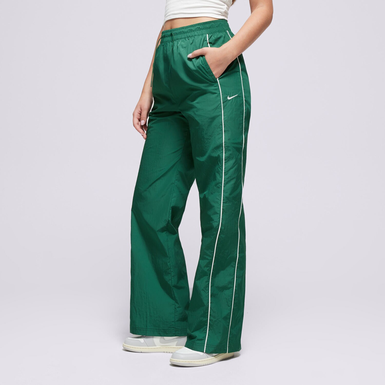Femei pantaloni NIKE PANTALONI  W NSW NK WR WVN HR OH PANT FV7655-300 Verde