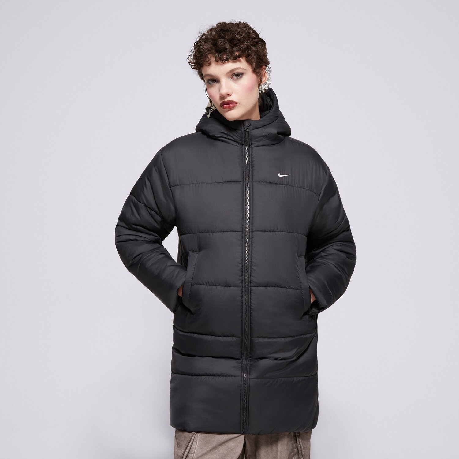 Femei geacă de iarnă NIKE JACHETĂ DE IARNĂ W NSW TF SNFL NK CLSC PRKA FZ5903-010 Negru