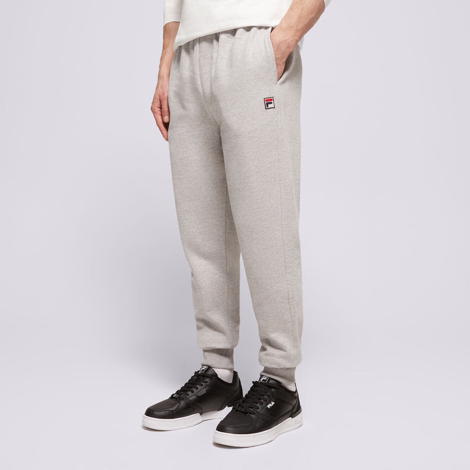 Bărbați pantaloni FILA PANTALONI  VISCONTI 2 SS24UC007012 Gri