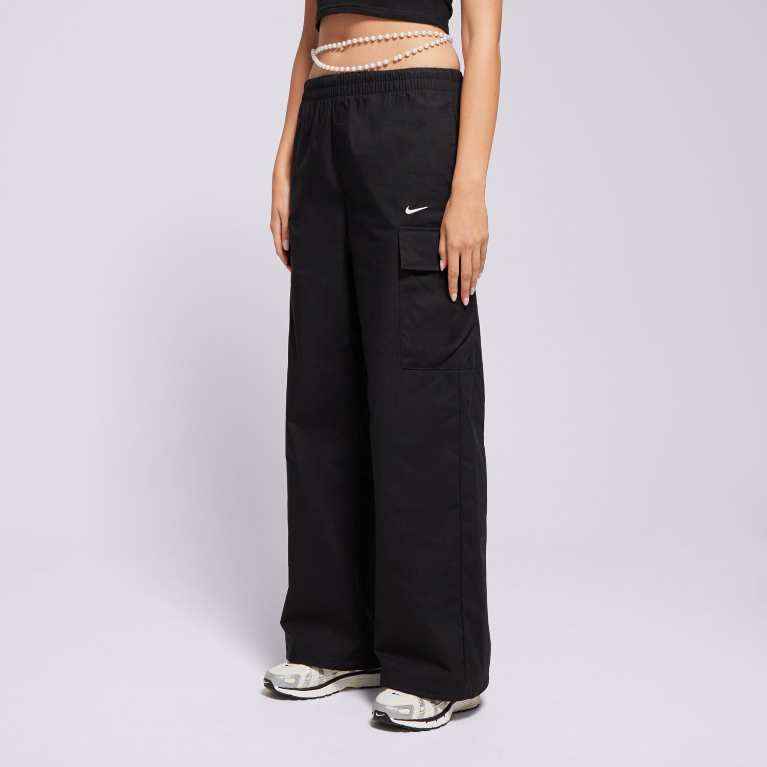Femei pantaloni NIKE PANTALONI  W NSW ESSTL WVN MR STD CRGO PT FV7643-010 Negru