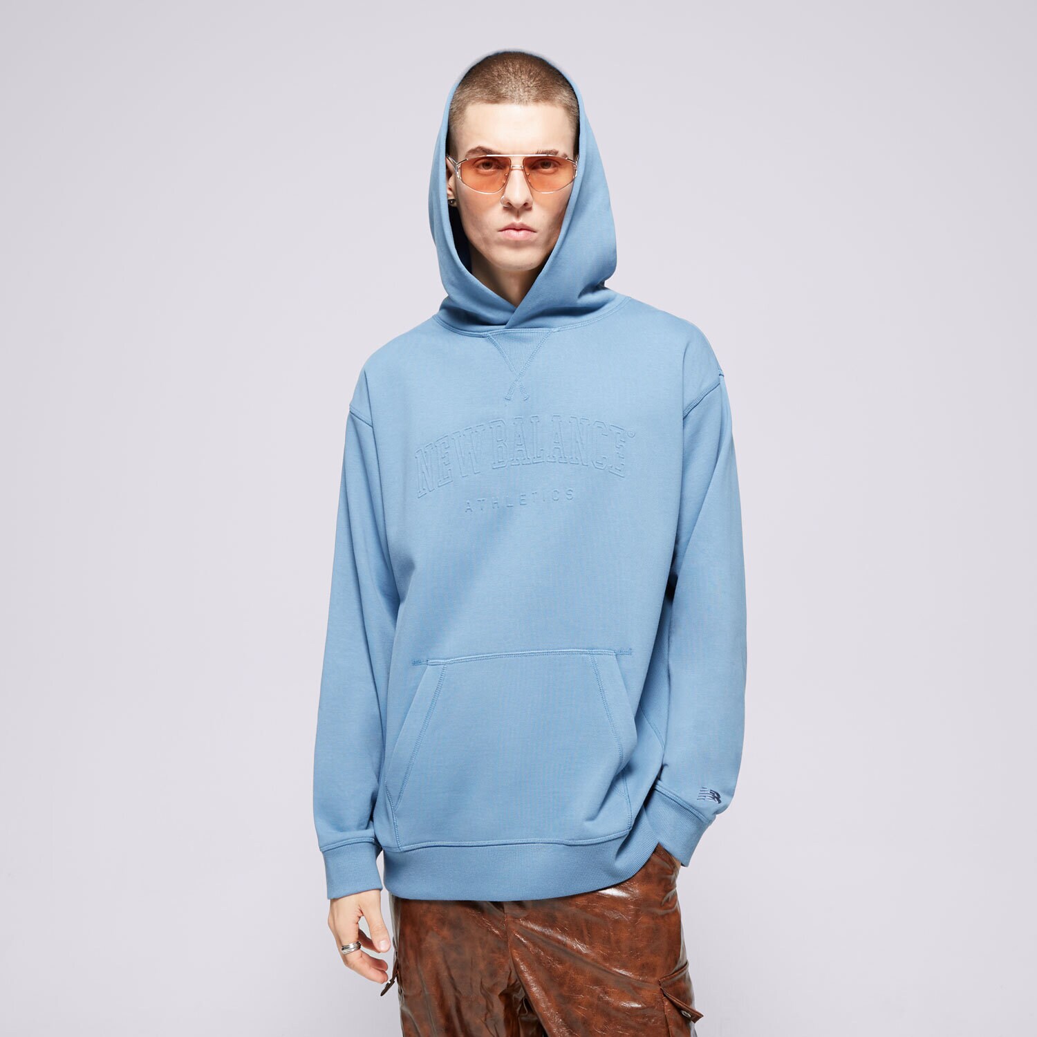 Bărbați bluză NEW BALANCE BLUZĂ CU GLUGĂ GRAPHIC HOODIE BETTER MT43500HEB Albastru