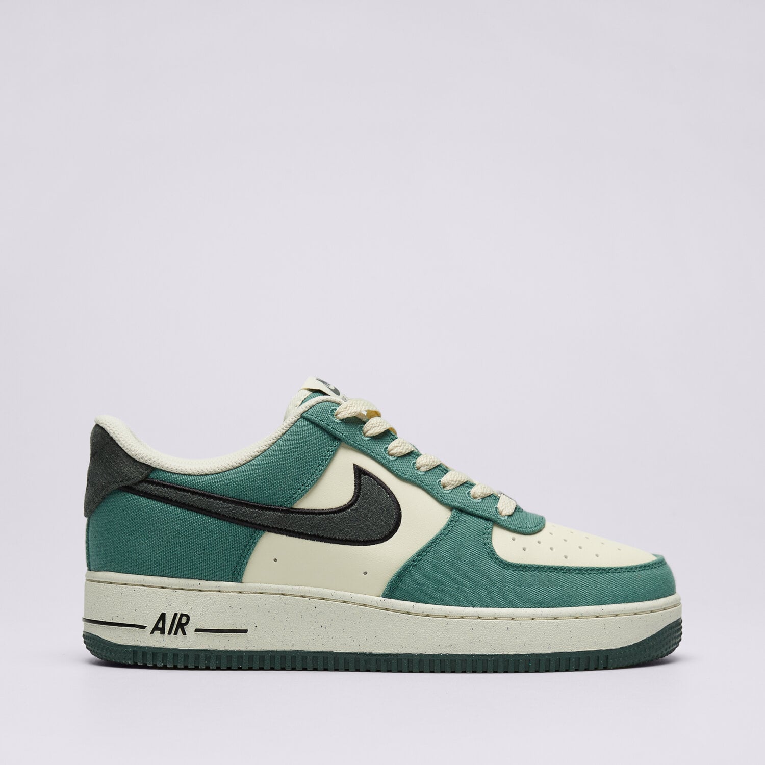 NIKE AIR FORCE 1 07 LV8 FQ8713 100 Verde B rba i Sizeer Romania