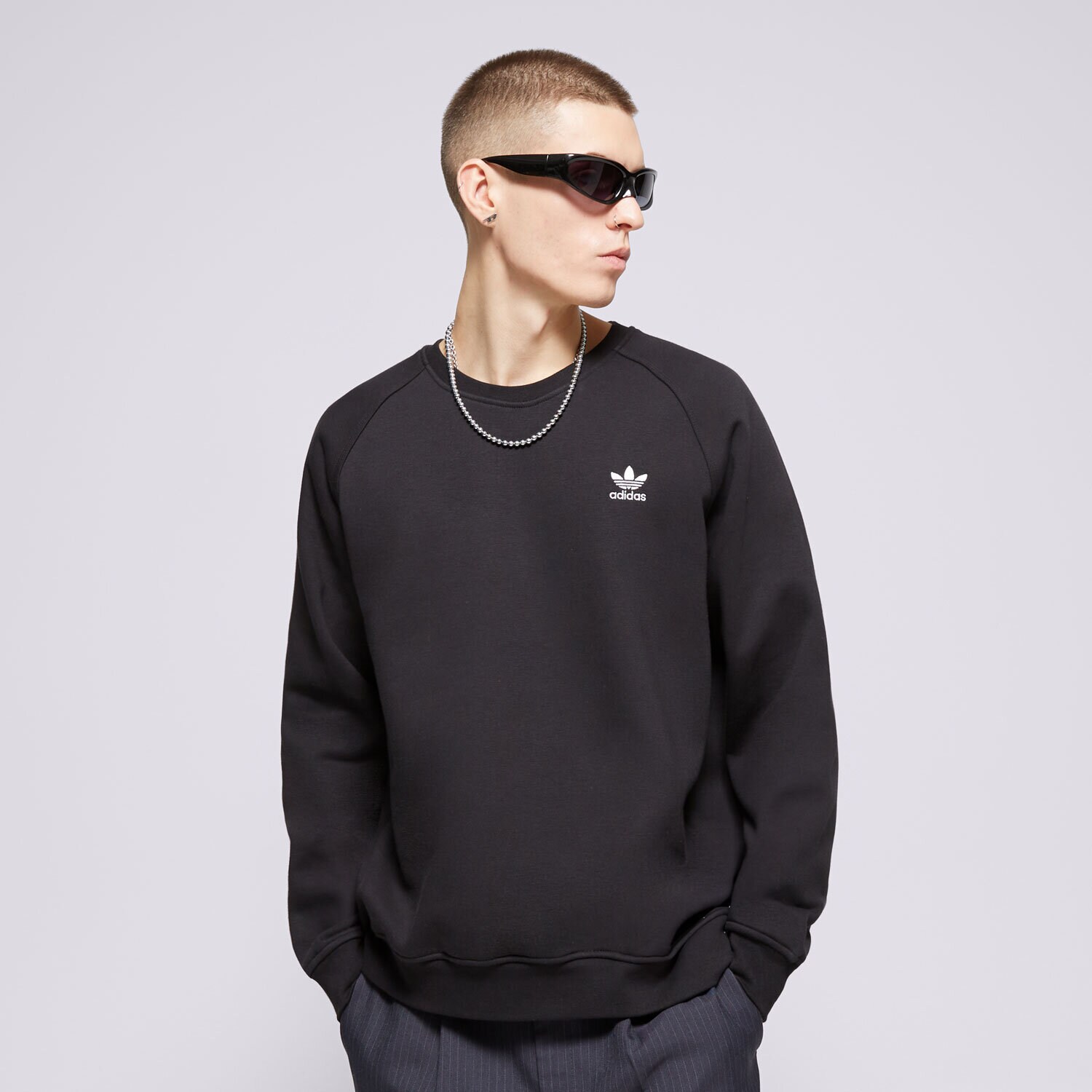 Bărbați bluză ADIDAS BLUZĂ ESS CREW IY4932 Negru