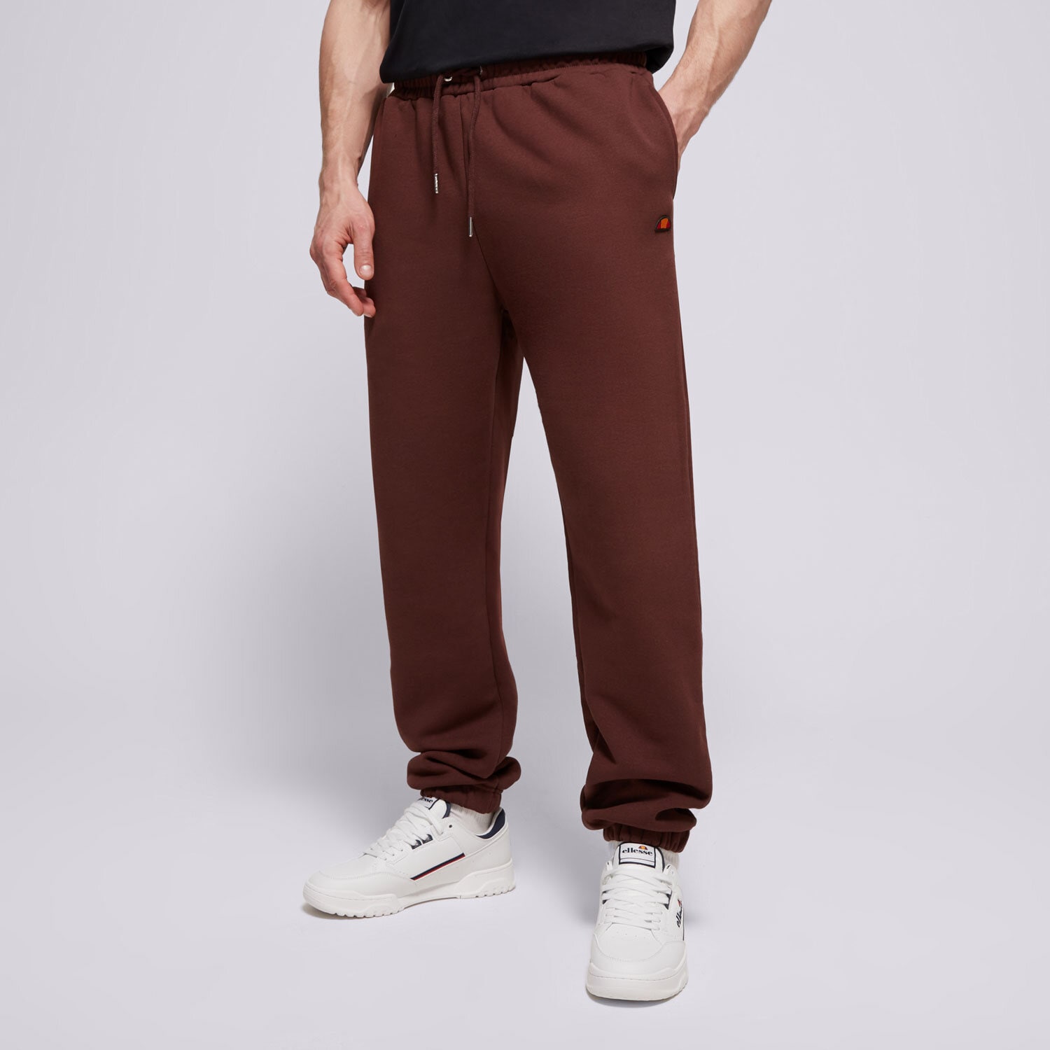 Bărbați pantaloni ELLESSE PANTALONI  LOMMA JOG PANT D BRWN SMG22038202 Maro