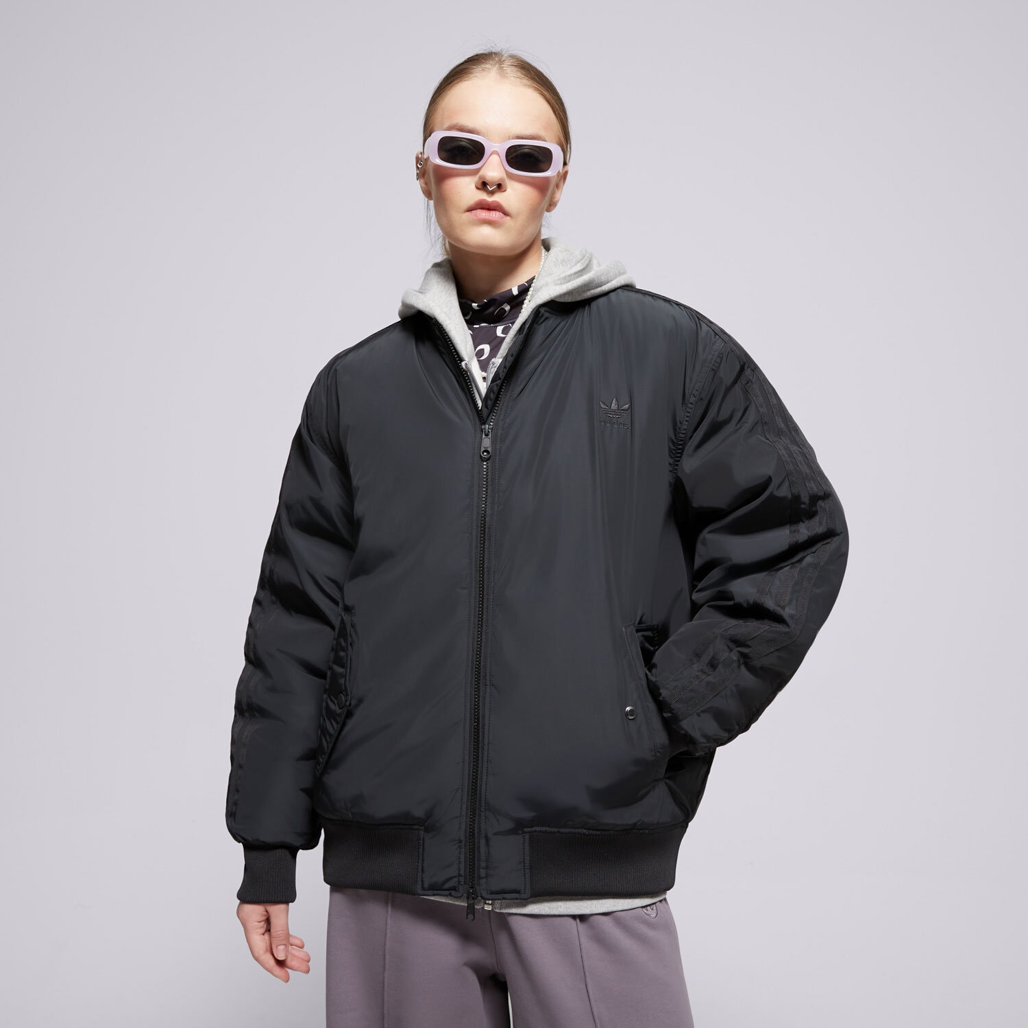 Femei geacă de iarnă ADIDAS JACHETĂ DE IARNĂ SST BOMBER JKT IW8422 Negru