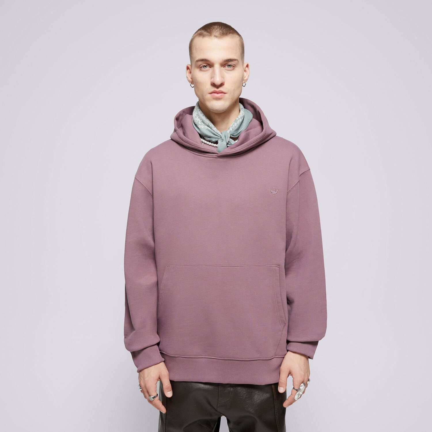 Bărbați bluză ADIDAS BLUZĂ CU GLUGĂ P ESS HD IX9809 Violet