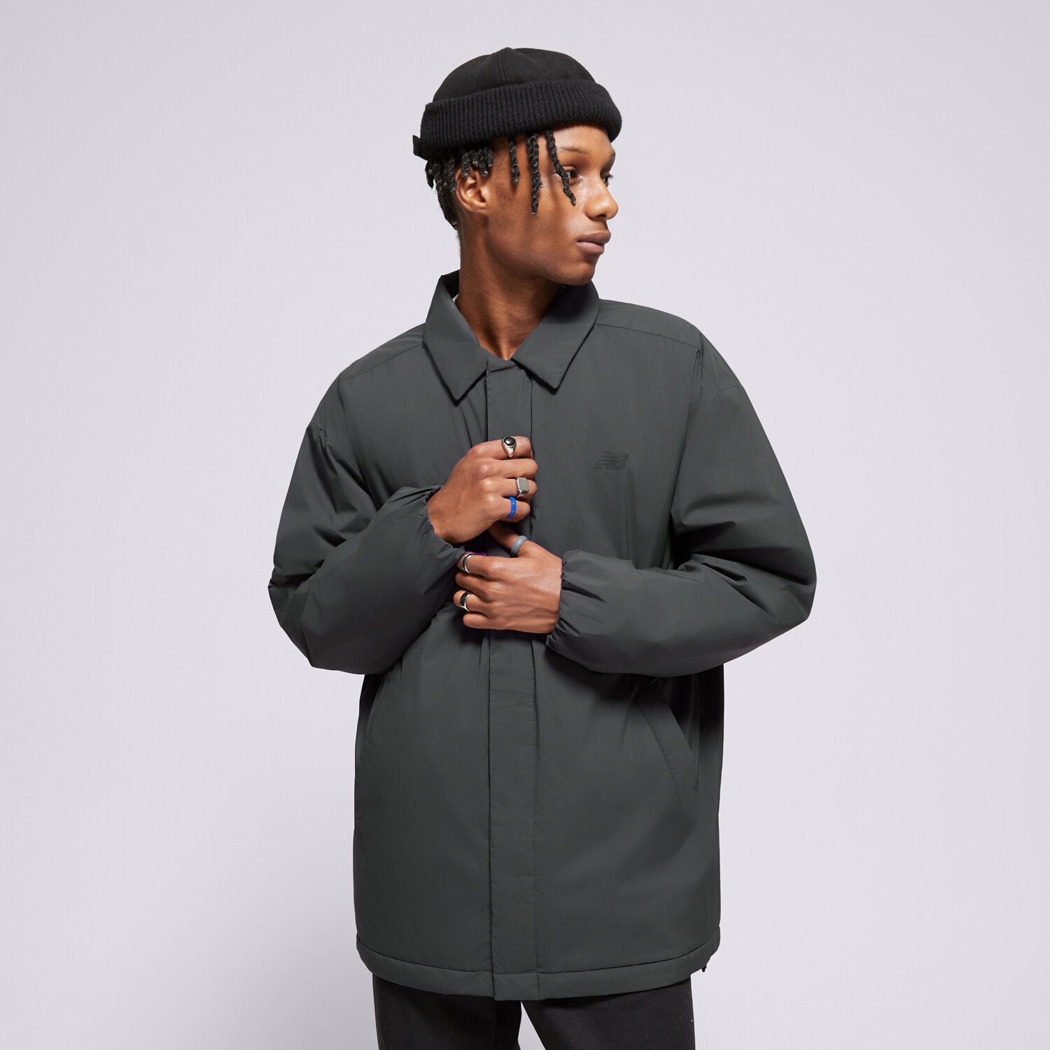 Bărbați eacă de iarnă NEW BALANCE JACHETĂ COACHES JACKET MJ43504ACK Gri